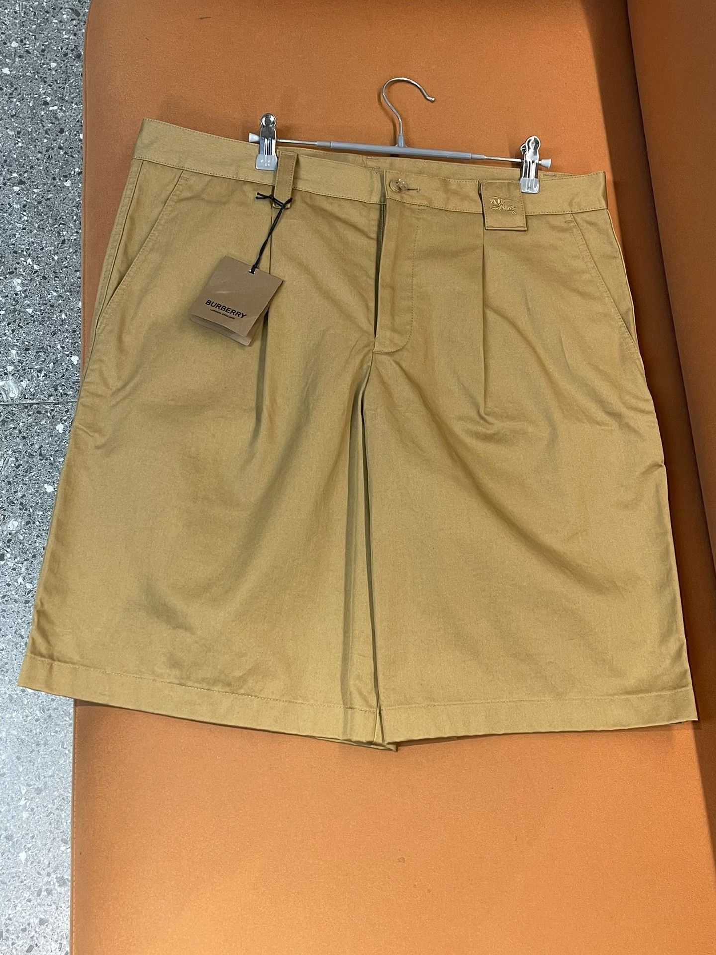 Burberry Burberry SS23 Solid Equestrian Knight Embroidered Shorts Men's Size US 35 - 1 Thumbnail