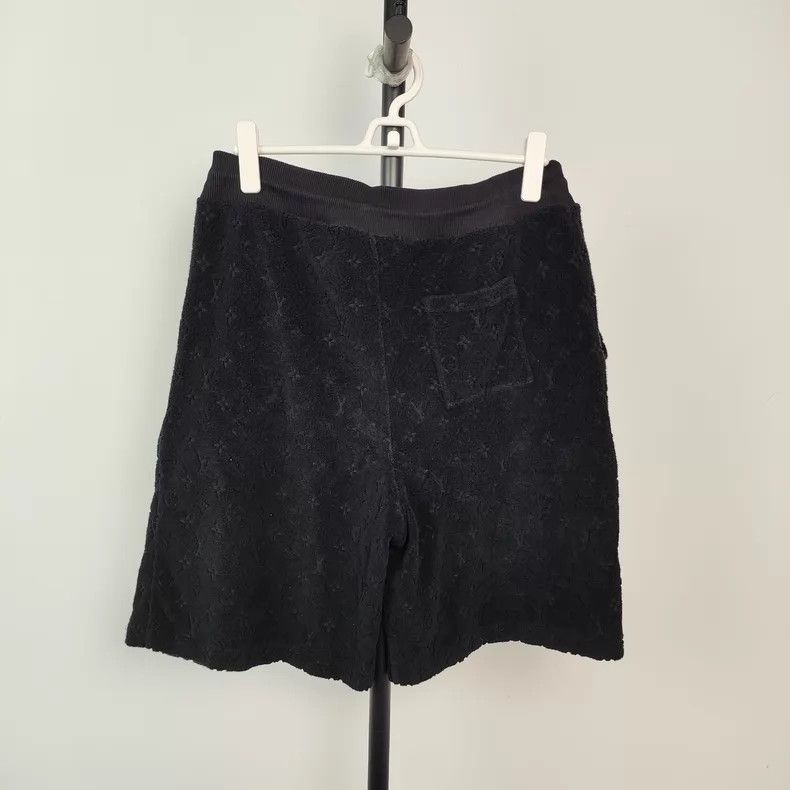 Louis Vuitton Louis Vuitton size l Black full logo towel shorts Size US 28 / EU 44 - 2 Thumbnail