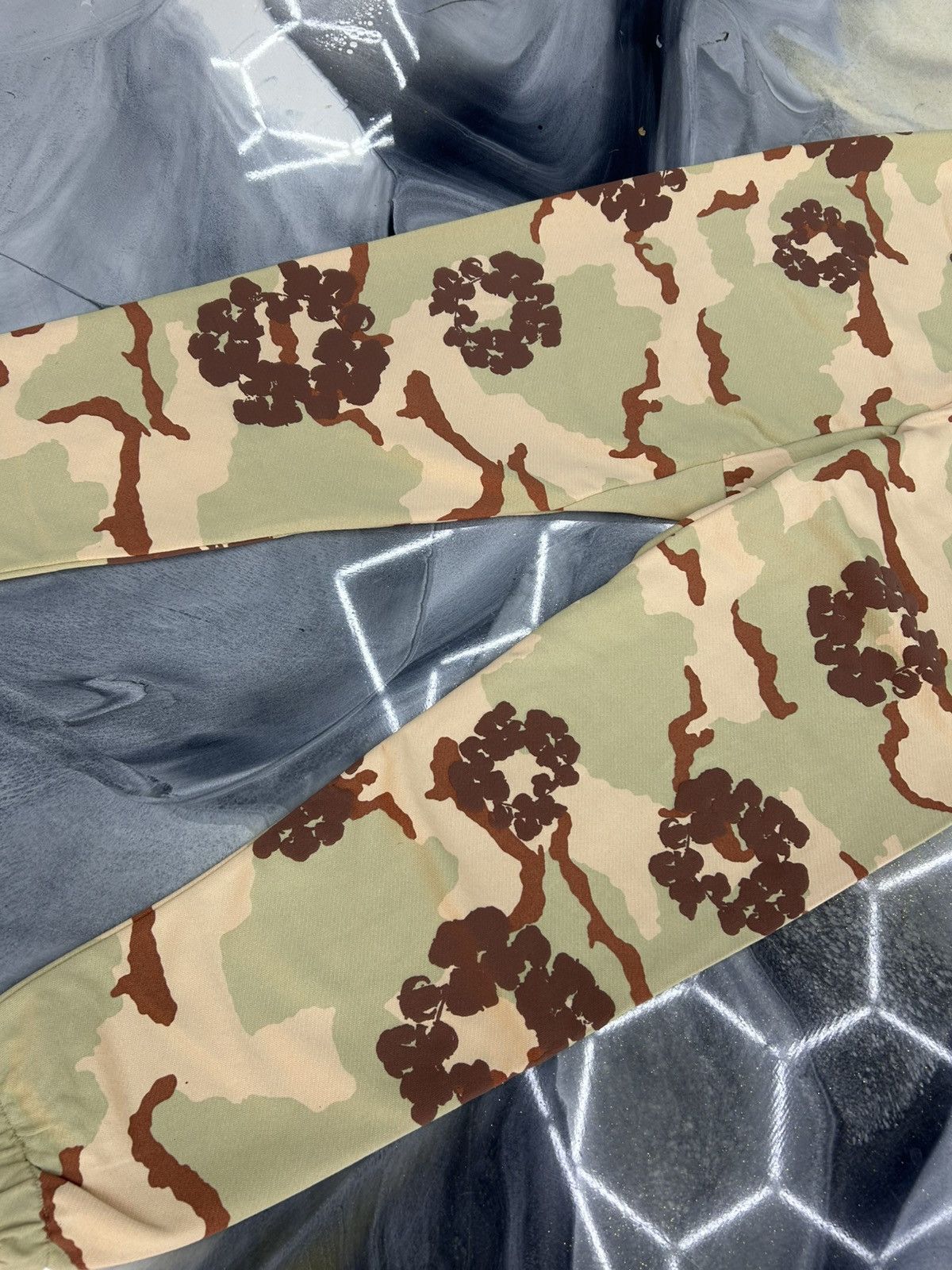 DENIM TEARS Denim Tears Tan Camo Cotton Wreath Sweatpants Size M Size US 32 / EU 48 - 8 Thumbnail