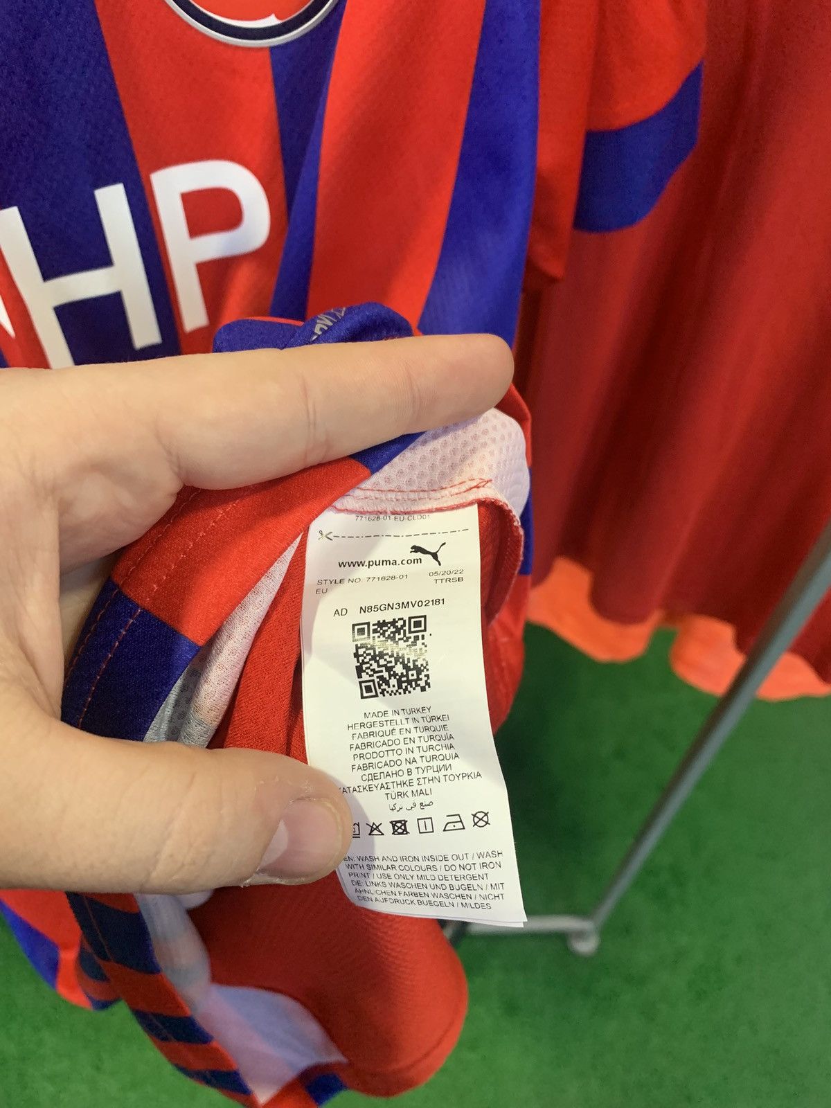 Puma NWT FC HEIDENHEIM 2022/2023 HOME JERSEY TRIKOT #22 Size US L / EU 52-54 / 3 - 5 Thumbnail