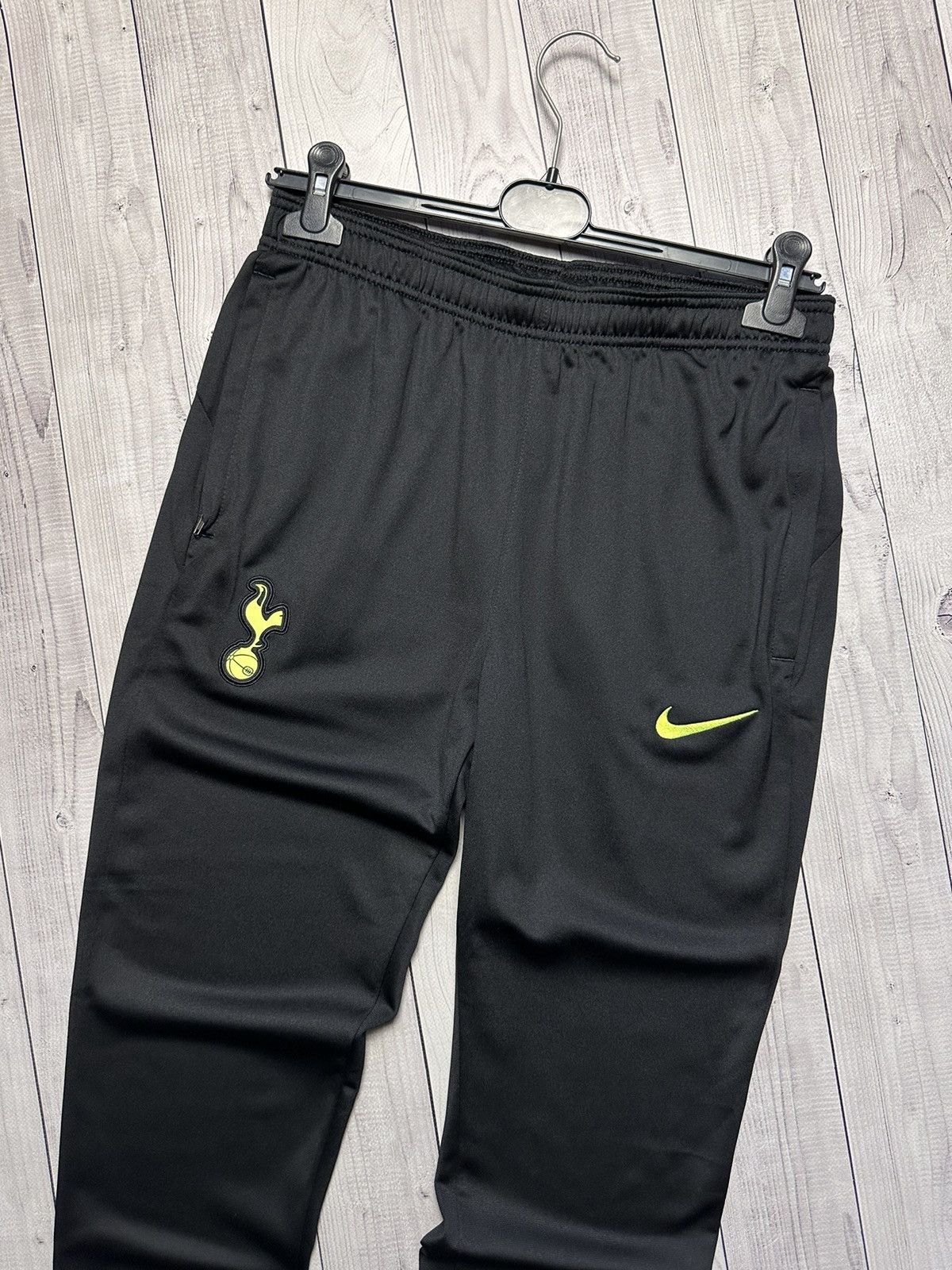 Nike Nike Tottenham Spurs soccer joggers size M logo pants Size US 32 / EU 48 - 3 Thumbnail