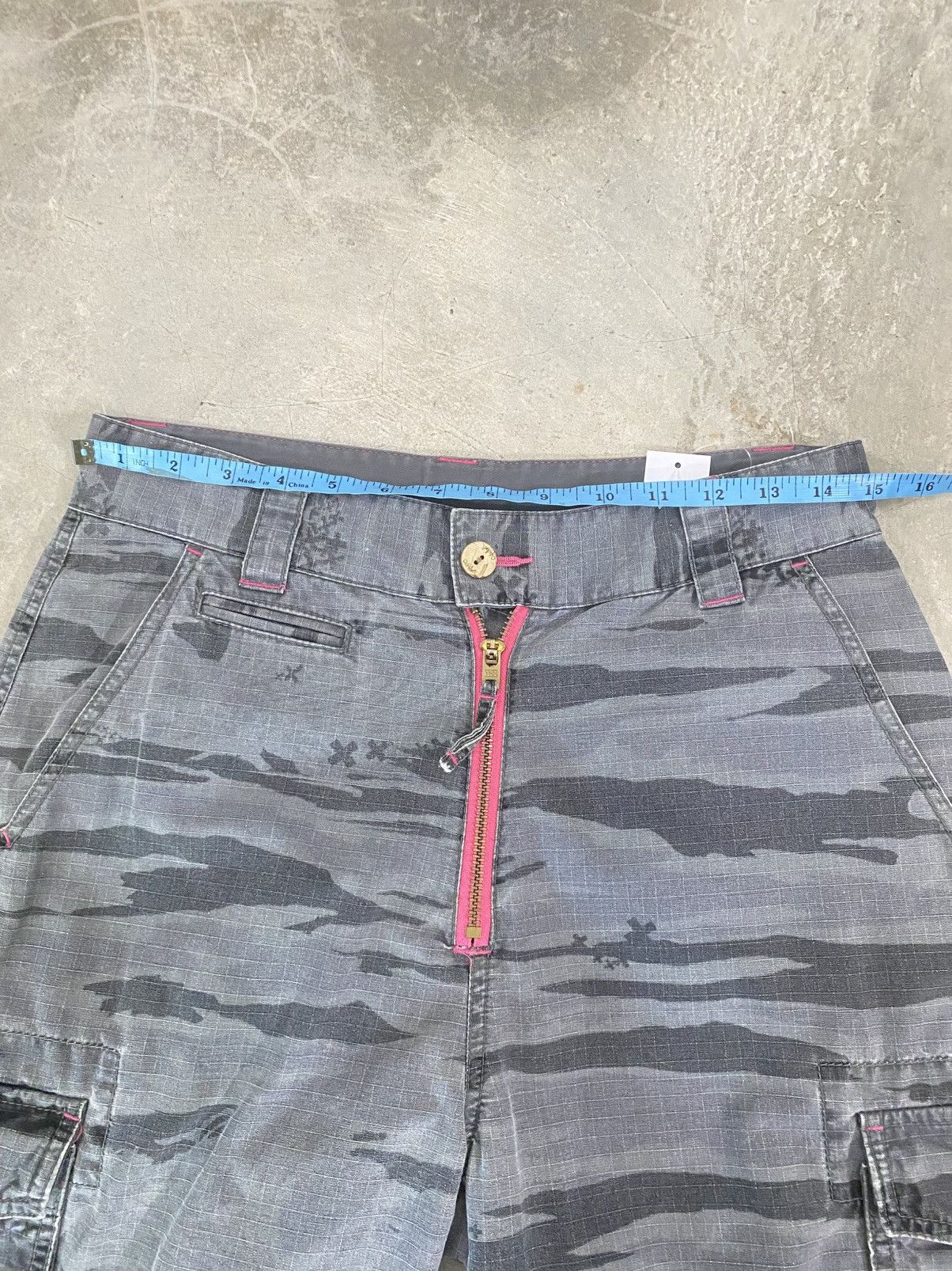 Quiksilver QUIKSILVER TIGER STRIPE CARGO SHORTPANTS Size US 30 / EU 46 - 13 Thumbnail