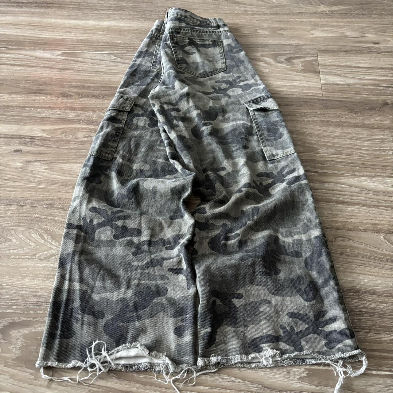 Japanese Brand Crazy Vintage Y2K/2000s Camo Skater Cargo Pants! 26x25 Size US 26 / EU 42 - 4 Thumbnail
