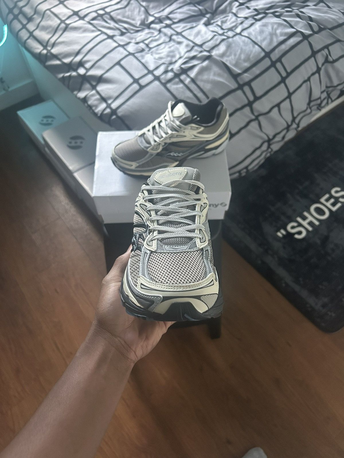 Saucony Saucony Omni Grid 9 - Gravel Caviar Size US 8.5 / EU 41-42 - 4 Thumbnail