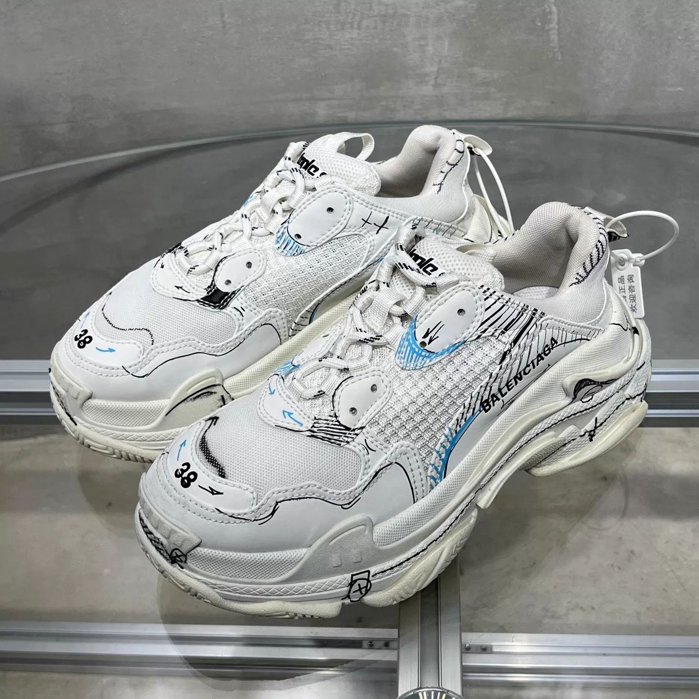 Balenciaga Balenciaga Triple White Graffiti Sneaker 38 Size US 7.5 / IT 37.5 - 2 Thumbnail