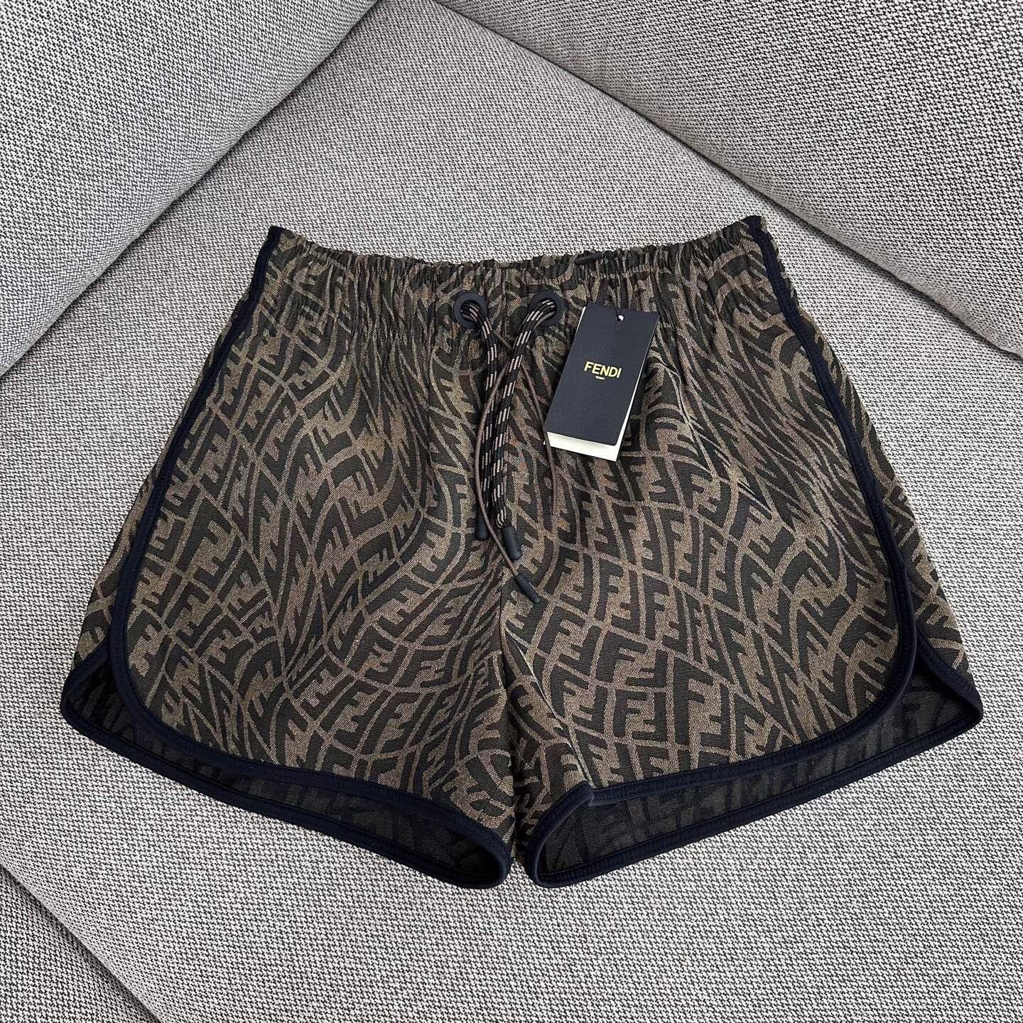 Fendi Fendi Retro Shorts 40 Men Size US 40 / EU 56 - 1 Thumbnail