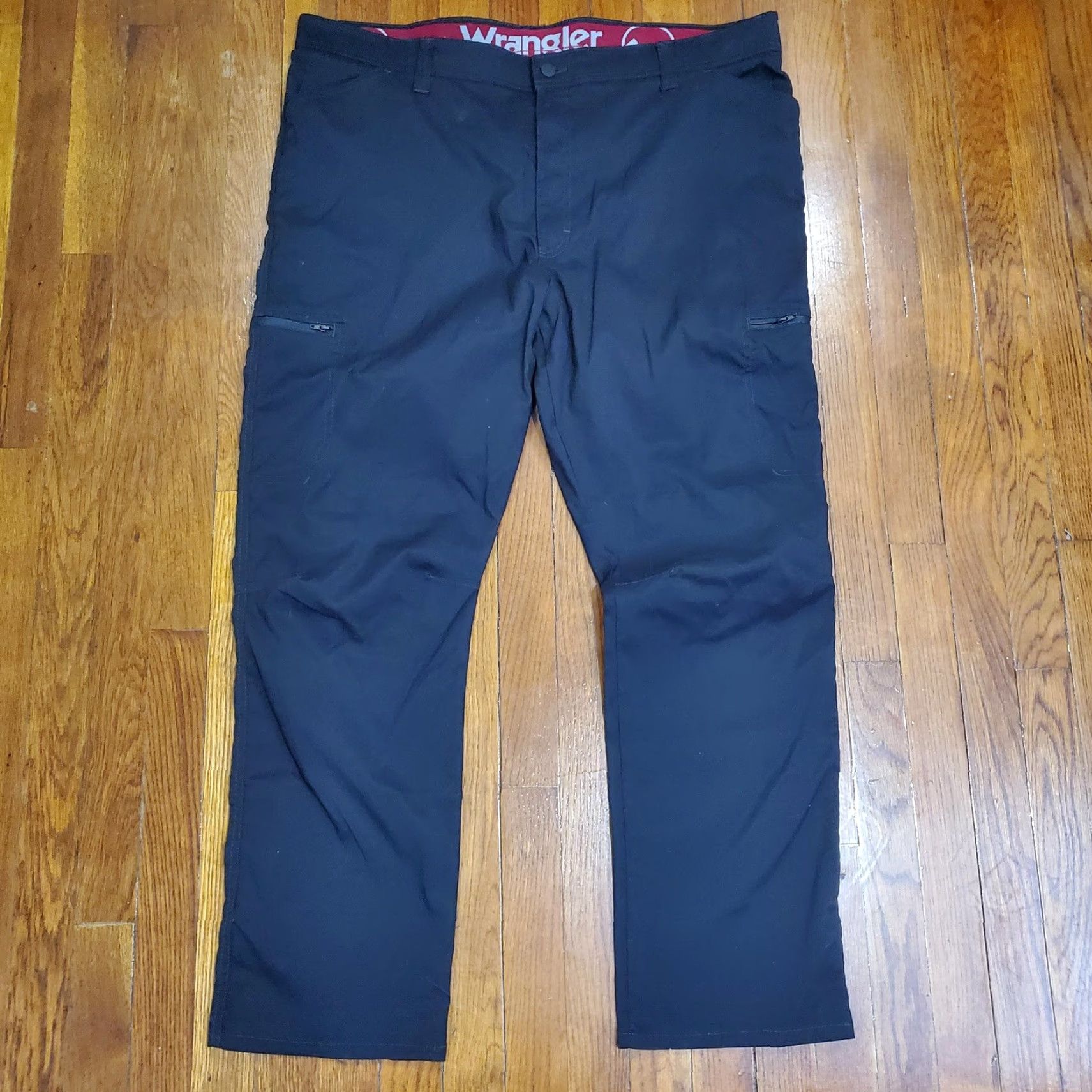 Wrangler VINTAGE? No. Wrangler Mens Cargo Pants 46 45x30 Black Outdoor Hiking Travel Pockets Pants Mens Black Wrangler Cargo Pants 46 Casual Zip Front Pockets Size US 30 / EU 46 - 4 Thumbnail