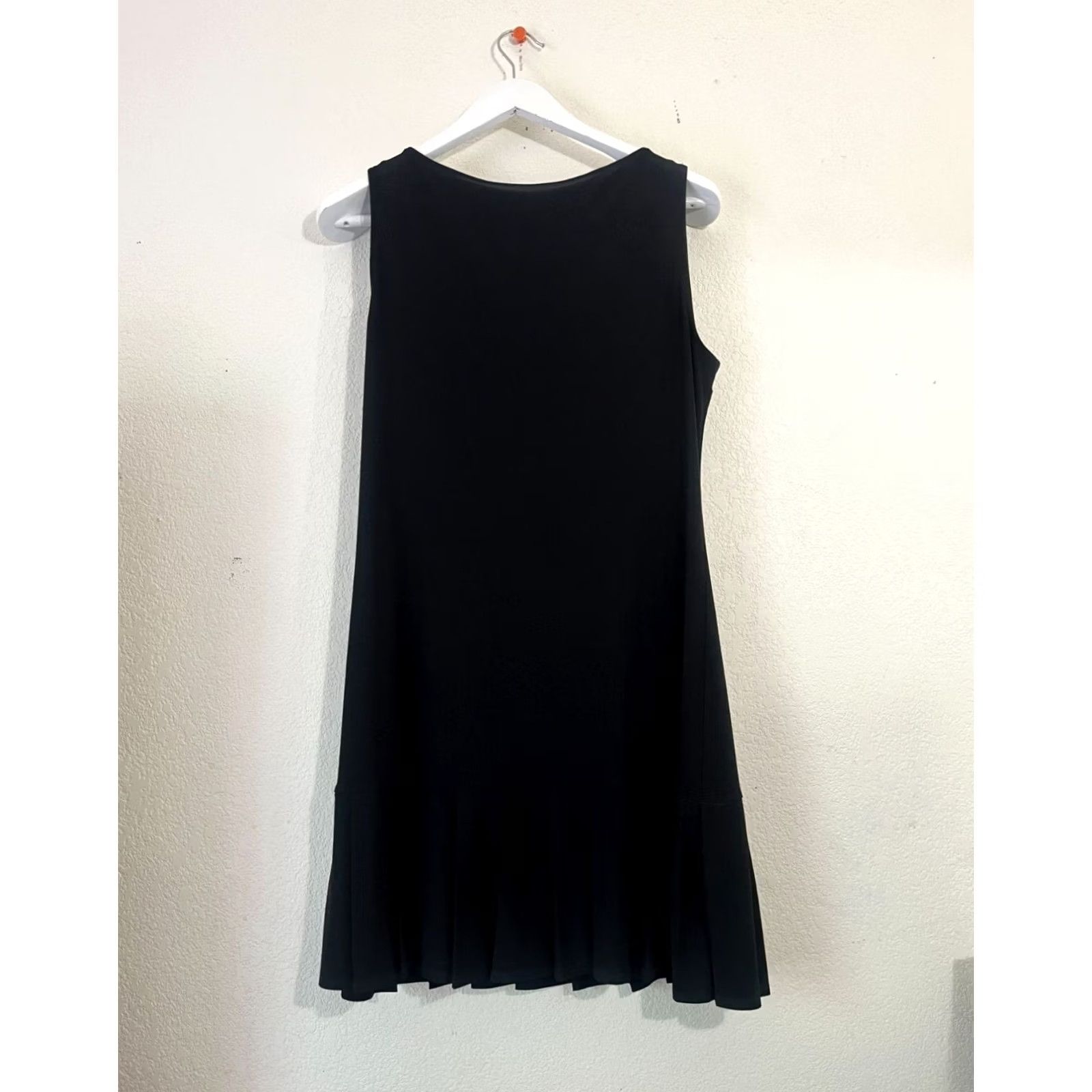 White House Black Market White House Black Market Womens Sleeveless Mini Dress Medium Beaded V-Neck Pleated Hem Black 90s Classic Beach Size M / US 6-8 / IT 42-44 - 5 Thumbnail
