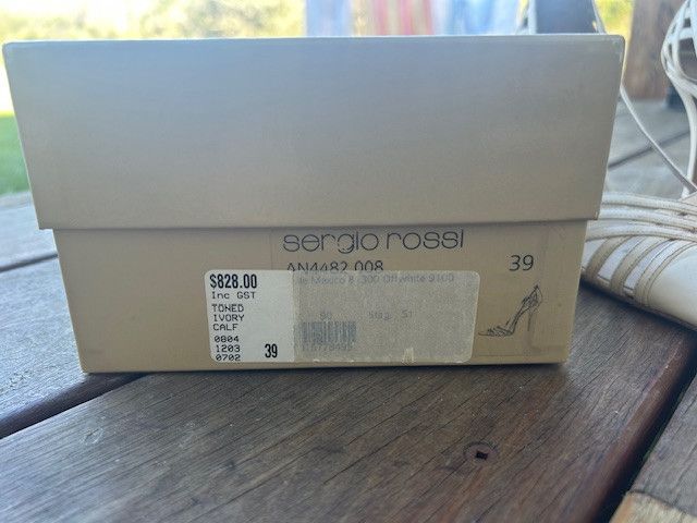 Sergio Rossi Sergio Rossi White Pumps Size US 9 / IT 39 - 8 Thumbnail