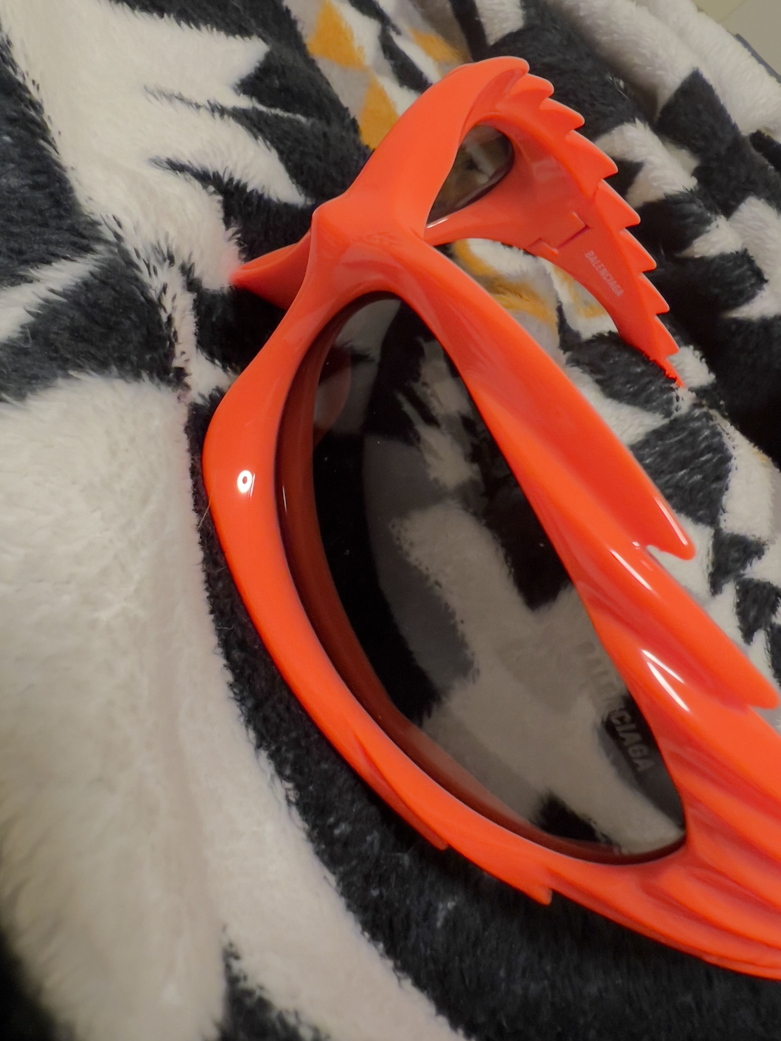 Balenciaga Balenciaga SS23 -Extreme Spikes Orange Sunglasses Size ONE SIZE - 25 Thumbnail