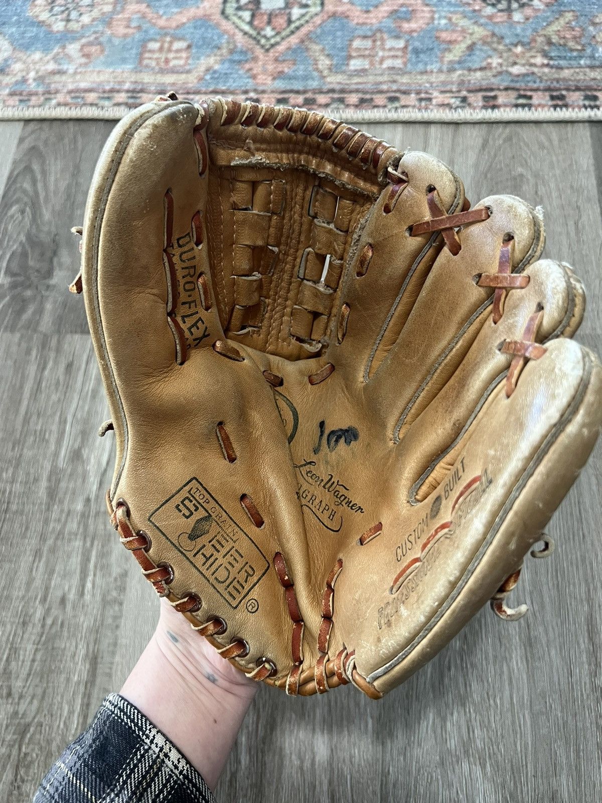 Vintage Vintage Baseball Glove Leon Wagner Made in Japan Size ONE SIZE - 1 Thumbnail