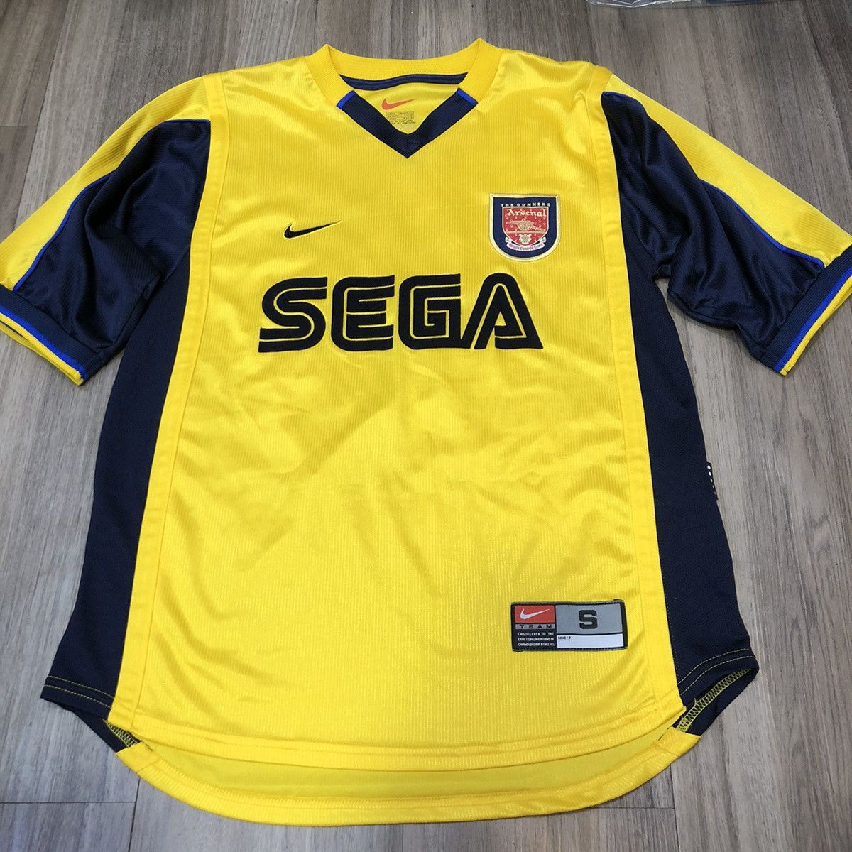 Nike Arsenal 99/00 away shirt #10 Bergkamp Size US S / EU 44-46 / 1 - 1 Thumbnail