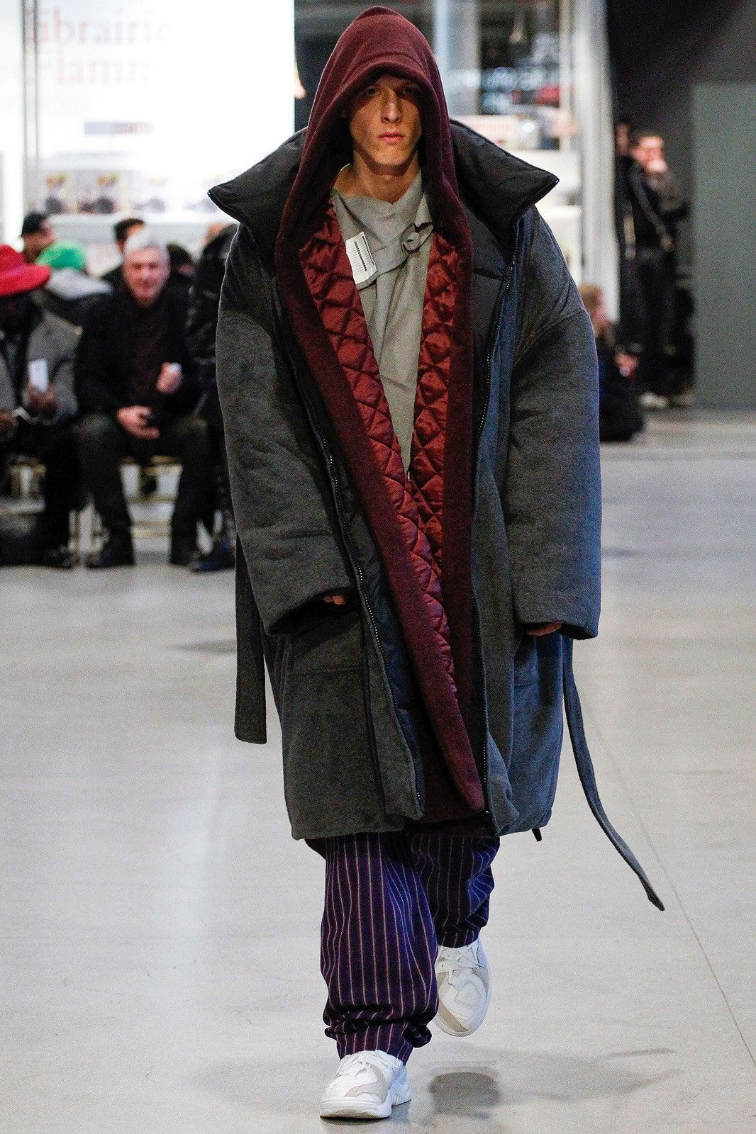 Vetements (RUNWAY) Vetements 17fw BathrobeHooded Quilted Coat Size US S / EU 44-46 / 1 - 6 Thumbnail