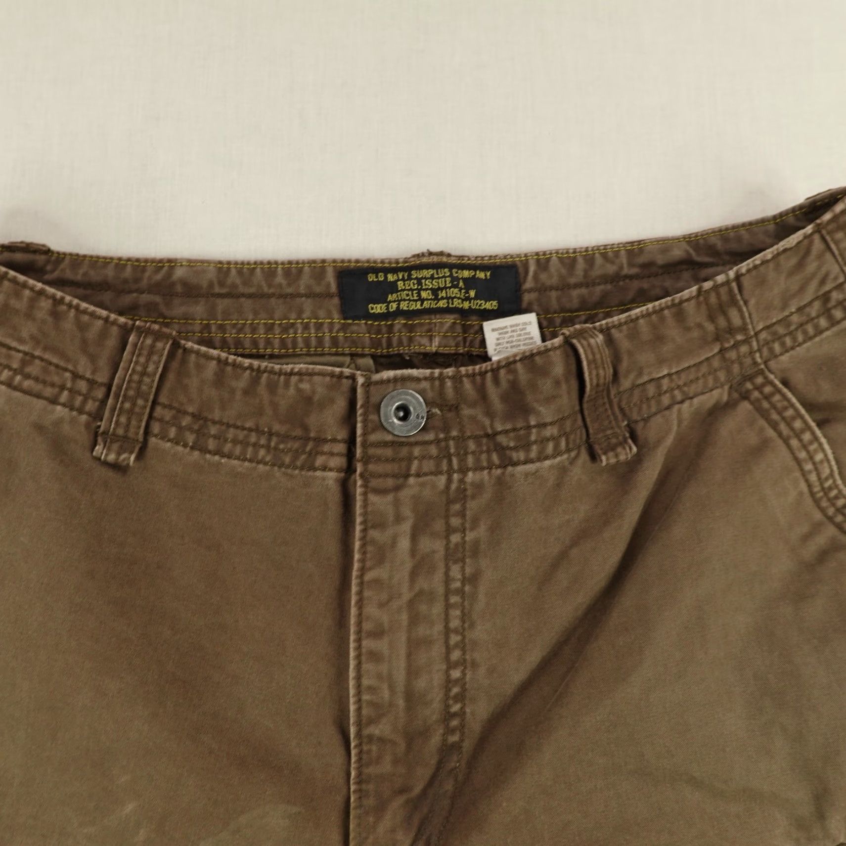 Old Navy VINTAGE Old Navy Cargo Shorts Mens 33 Brown Utility Baggy Y2K Outdoor Size US 33 - 2 Thumbnail