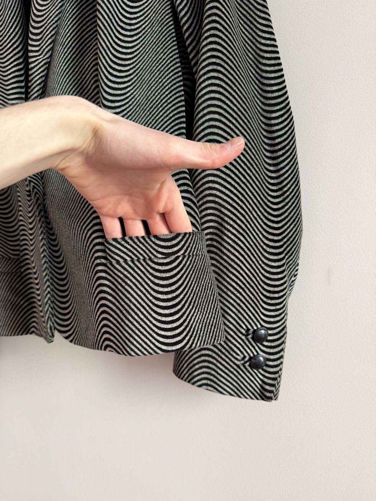 Versus Versace Vintage Versus Versace Zebra Velvet Blazer Size M / US 6-8 / IT 42-44 - 4 Thumbnail