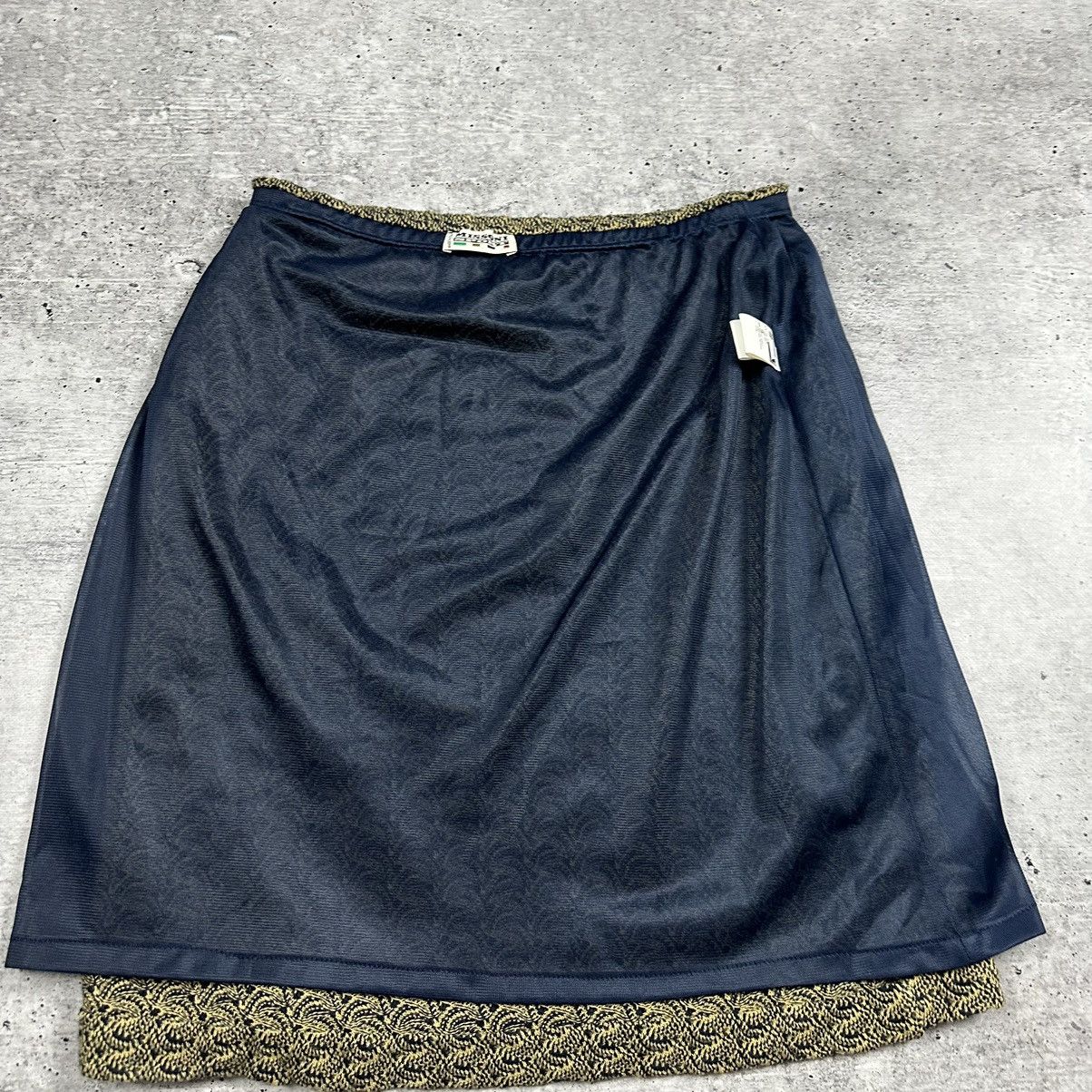 Missoni Vintage Missoni Sport Mini Skirt Zigzag Design Wool Gold Size 28" / US 6 / IT 42 - 11 Thumbnail
