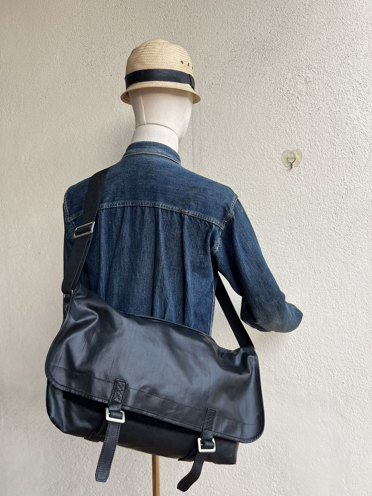 Vintage Lounge Lizard Black Tarpaulin Messenger Bag