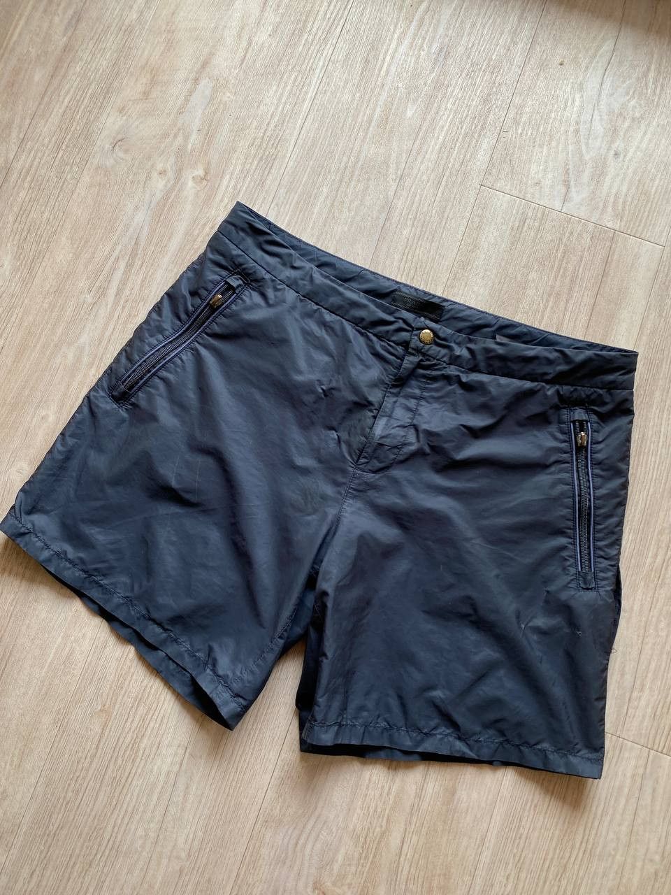 Prada prada red tab nylon shorts Size US 34 / EU 50 - 20 Thumbnail