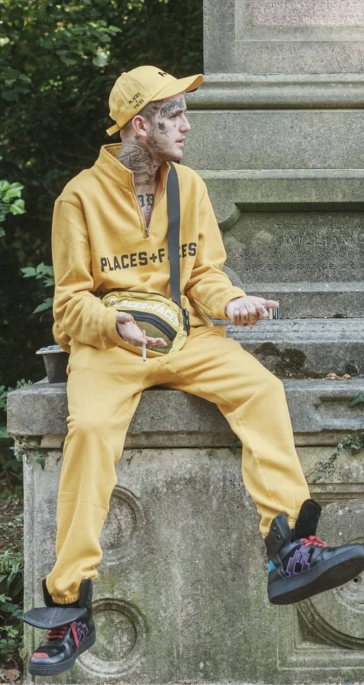 Places + Faces Places+Faces Yellow Quarter Zip Size US S / EU 44-46 / 1 - 6 Thumbnail