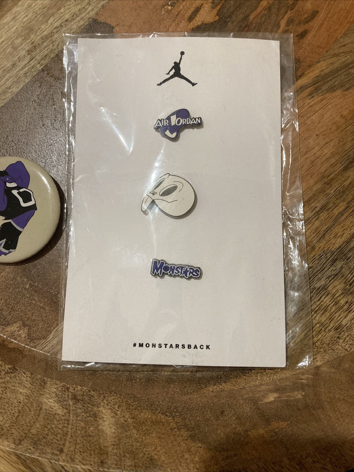 Jordan Brand × Nike Air Jordan XI Space Jam Pin Set with free button Size ONE SIZE - 1 Thumbnail