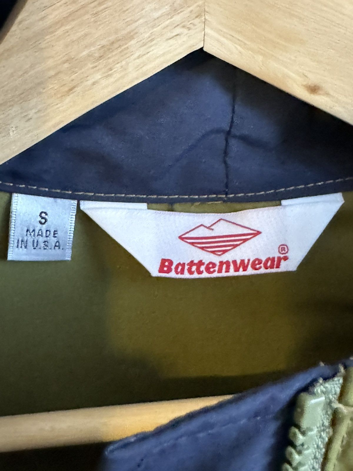 Zip Up Windbreaker Miusa - Olive in Green, Men's — image 3 of 4