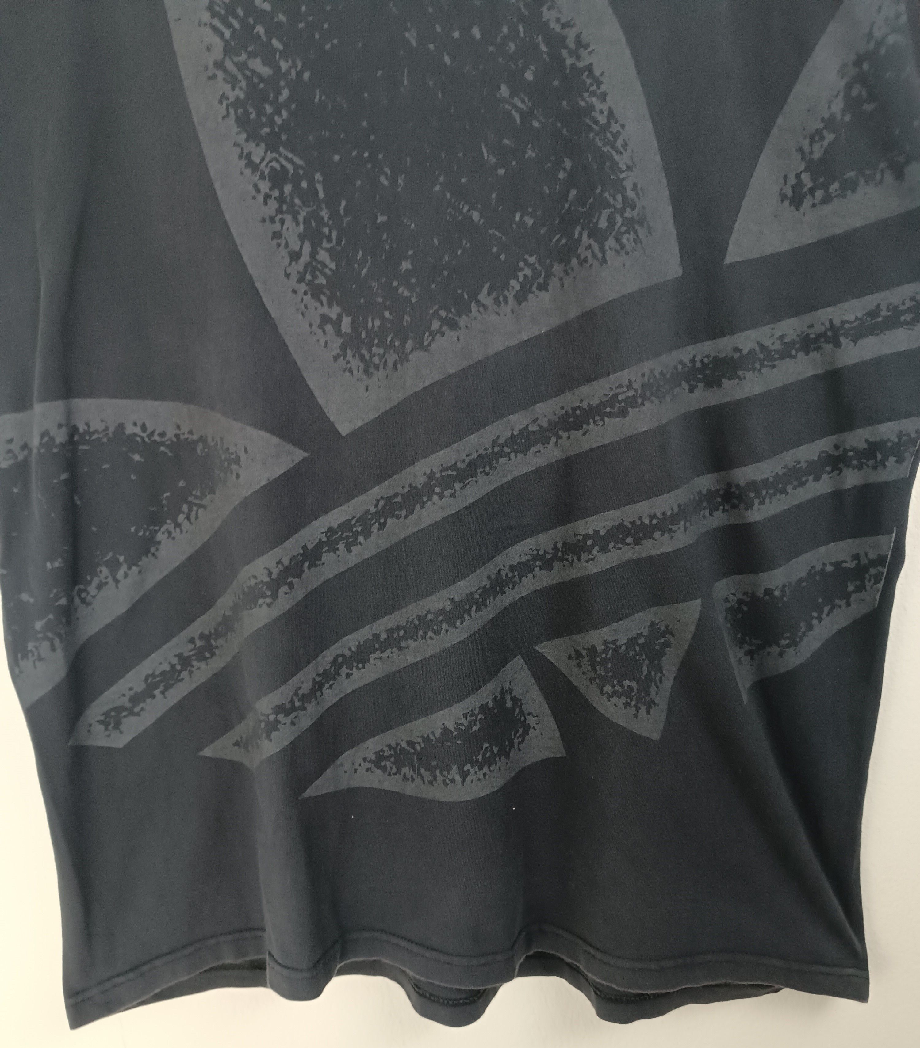 Adidas VINTAGE 90'S ADIDAS OVERPRINT BIG LOGO FADED TEE TREFOIL Size US XL / EU 56 / 4 - 9 Thumbnail