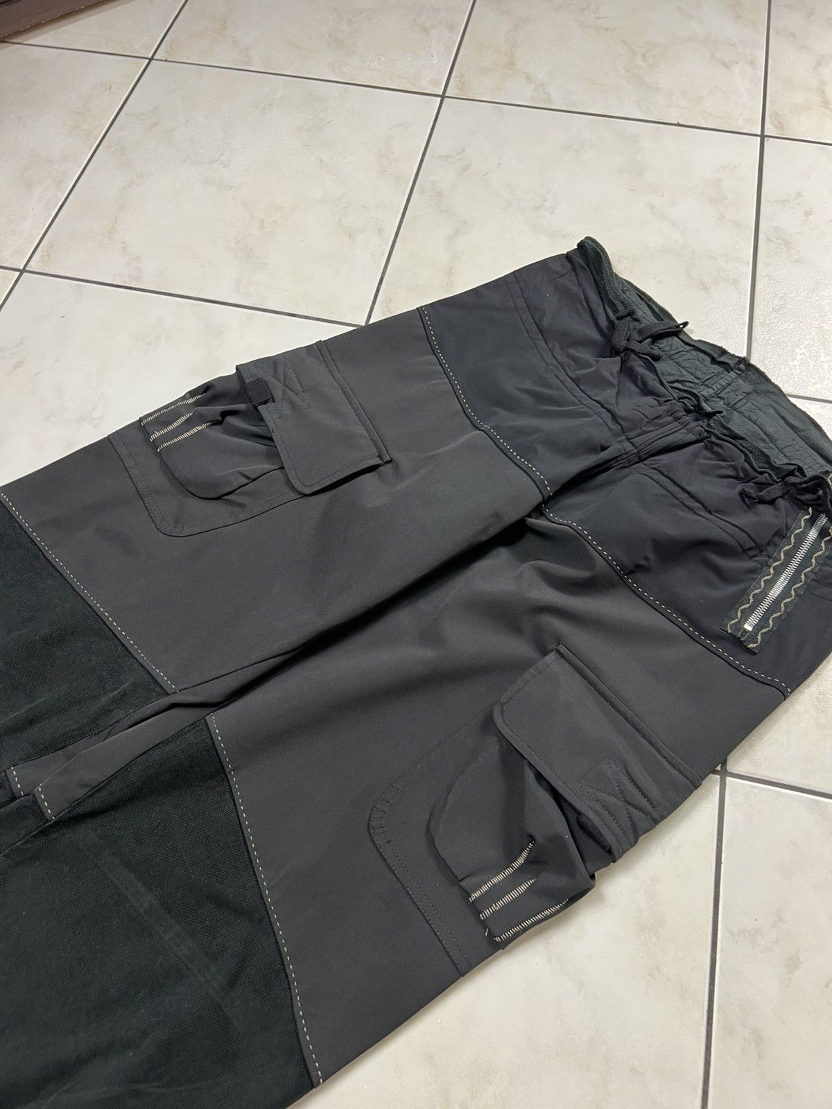 Marithe + Francois Girbaud Marithe + Francois Girbaud nylon y2k cargo pocket zip pants Size 27" / US 4 / IT 40 - 10 Thumbnail