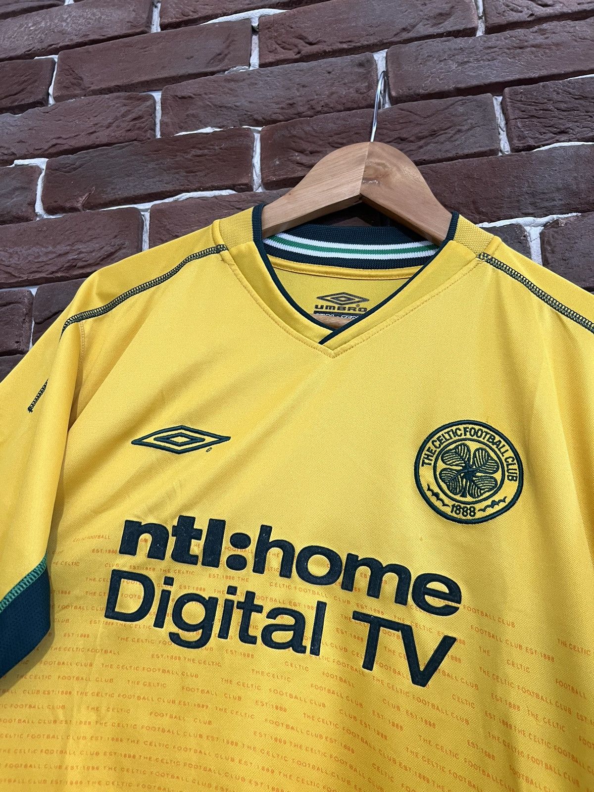 Rare Vintage 2002 Celtic Umbro Football Club Soccer Jersey
