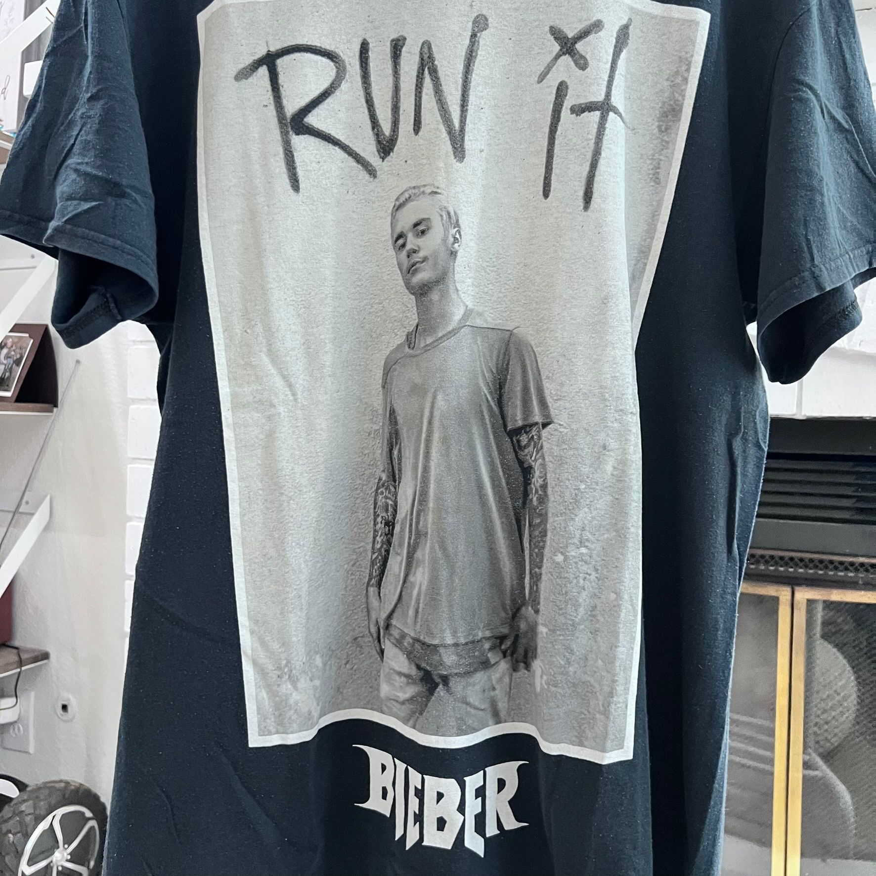 Justin Bieber Vintage Justin Bieber 'Run It' Purpose Tour Merch '16 Tshirt Size US L / EU 52-54 / 3 - 2 Thumbnail