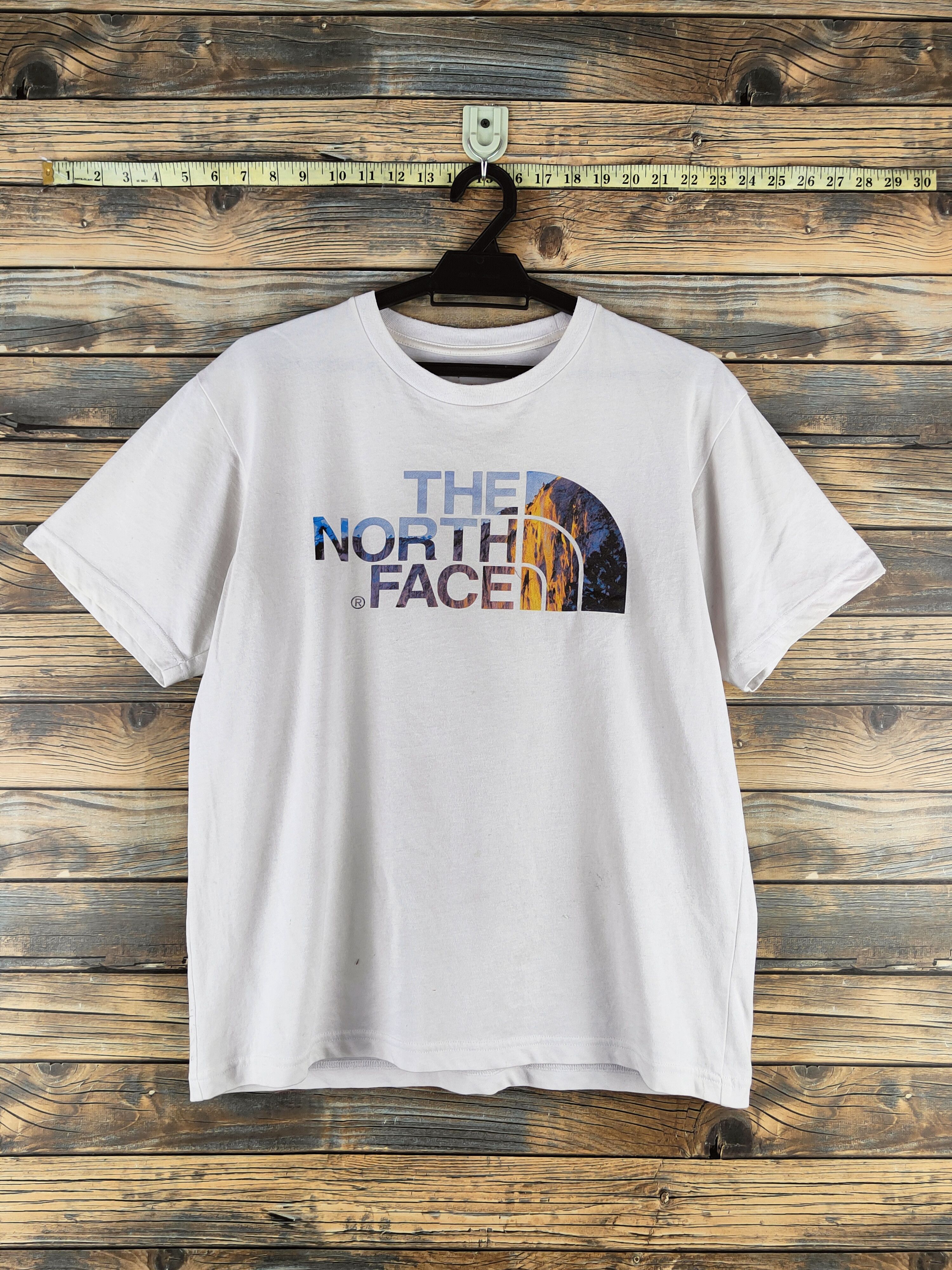The North Face DL The North Face White Short Sleeve T-shirts #S2880 Size US M / EU 48-50 / 2 - 1 Thumbnail