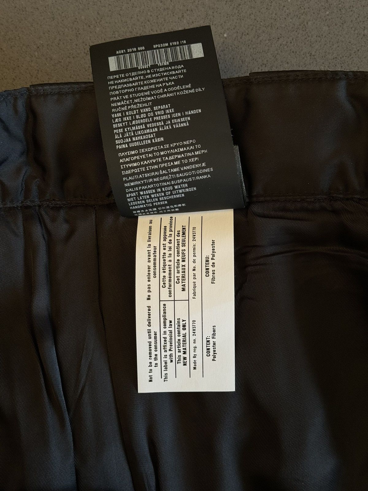Prada PRADA re-nylon black padded SHORTS FW18 Size US 30 / EU 46 - 14 Thumbnail