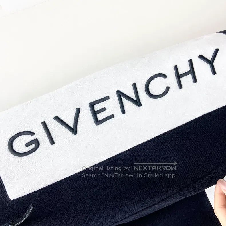 Givenchy Givenchy Shark Head Short Sleeve T-shirt Size US 29 - 4 Thumbnail