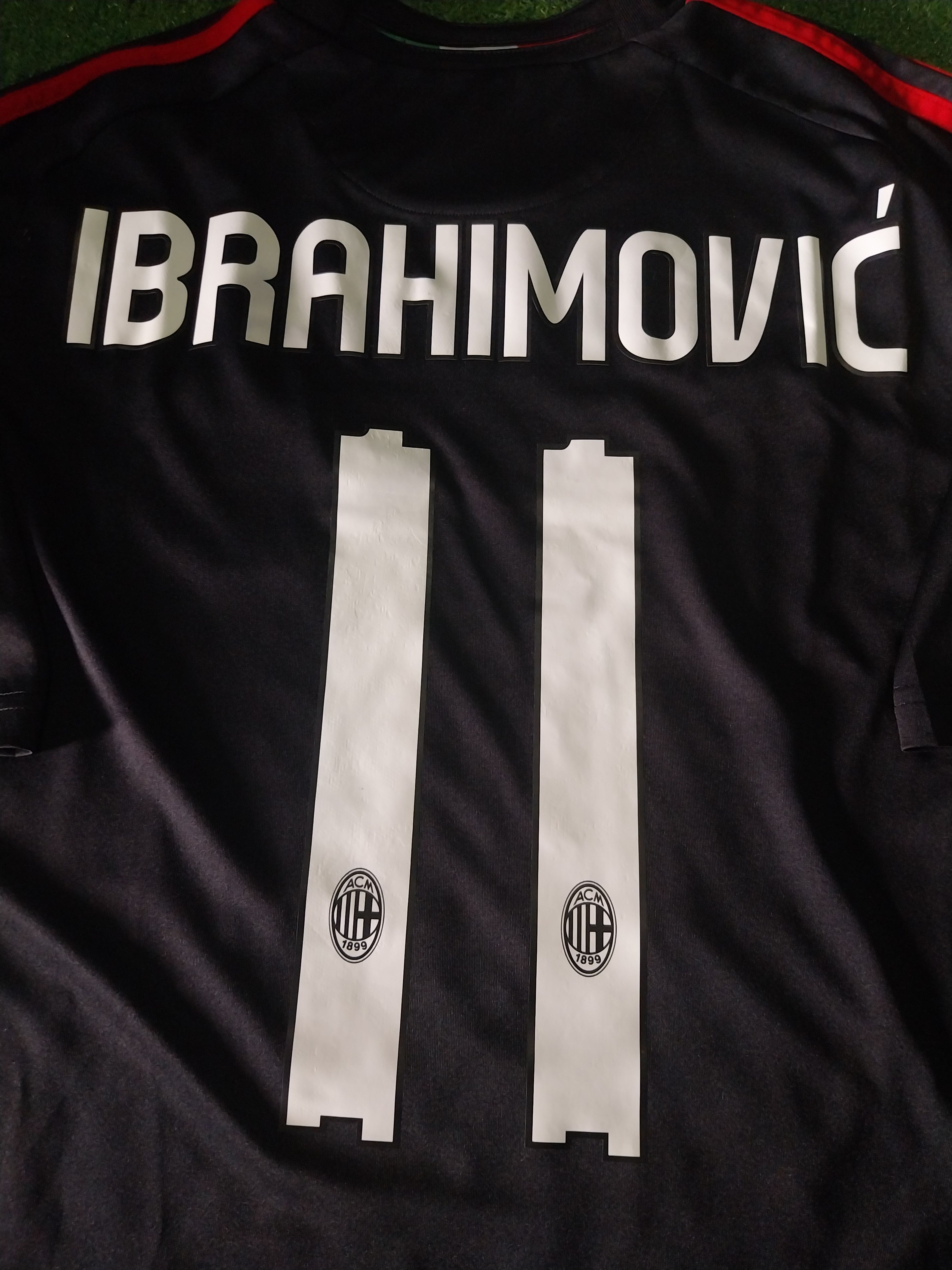 Adidas Ac milan 3rd 2010/2011 ibrahimovic jersey football Size US M / EU 48-50 / 2 - 12 Thumbnail