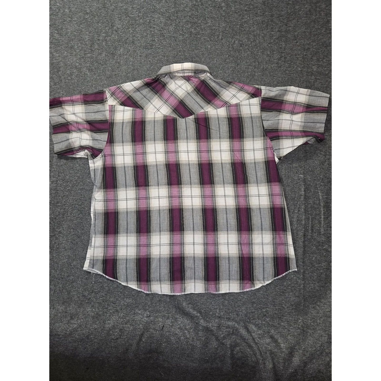 Wrangler VINTAGE Wrangler Shirt Mens 2XL Purple Plaid Western Pearl Snap Short Sleeve Shirt Mens 2XL Purple Plaid Western Pearl Snap Short Sleeve Size US XXL / EU 58 / 5 - 7 Thumbnail