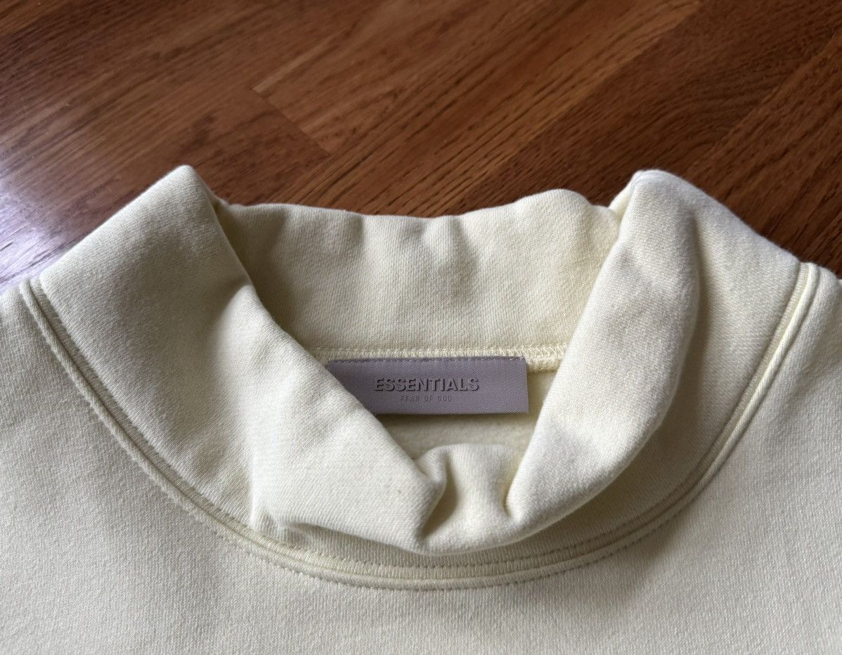 Essentials Large Mockneck Egg Shell Canary Sweatshirt Crewneck Pullover Size US L / EU 52-54 / 3 - 5 Thumbnail