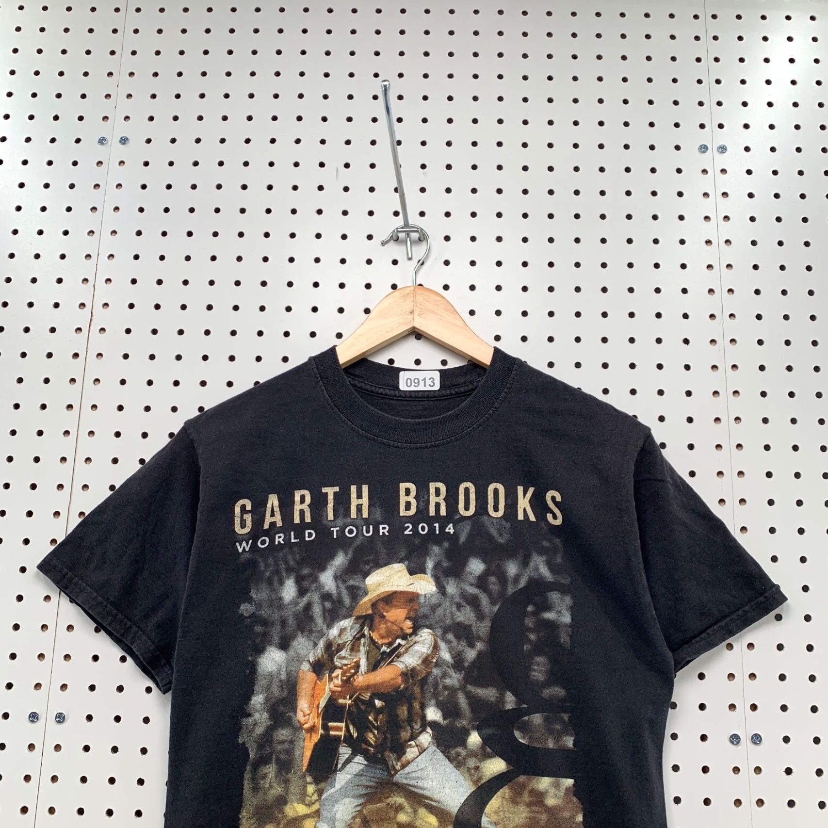 Hanes VINTAGE Garth Brooks World Tour Shirt Small Adult 2014 Black Short Sleeve Mens T-Shirt Hanes Beefy-T Black 17.5x27 Concert Band Music Mens Size US S / EU 44-46 / 1 - 3 Thumbnail