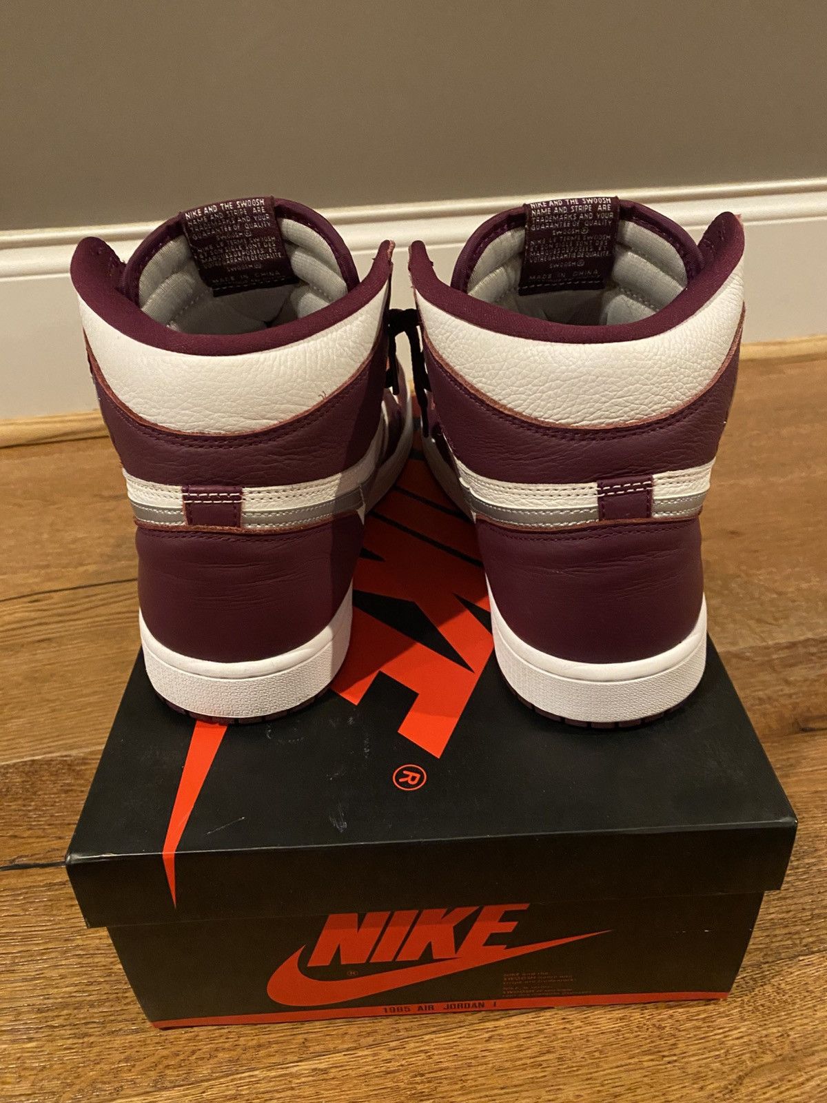 Jordan Brand × Nike Air Jordan 1 Retro Bordeaux Size 10.5 Size US 10.5 / EU 43-44 - 3 Thumbnail