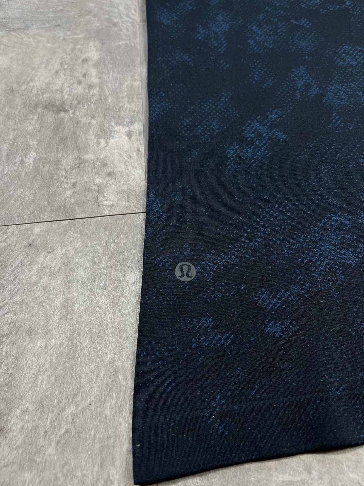Lululemon Lululemon T-shirt Mens XXL Movement is Medicine Size US XXL / EU 58 / 5 - 7 Thumbnail
