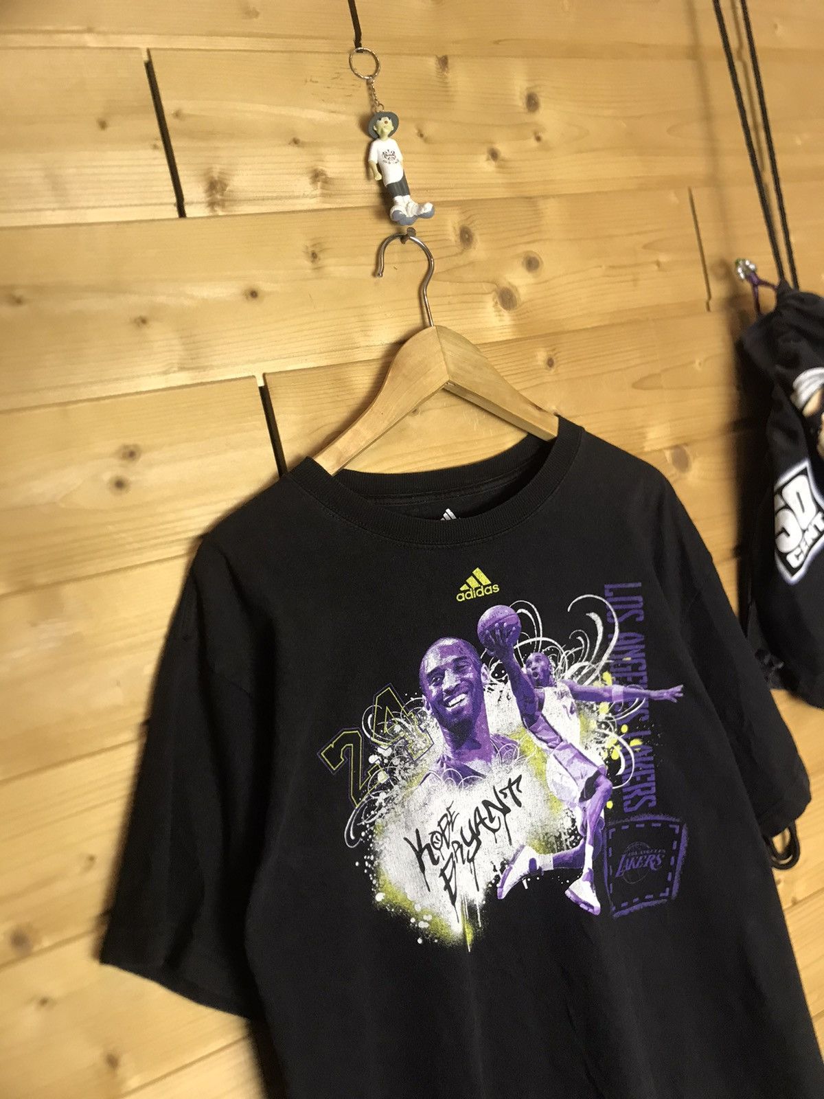 Vintage Vintage 00s Adidas Kobe Bryant graphics t-shirt Size US L / EU 52-54 / 3 - 1 Thumbnail