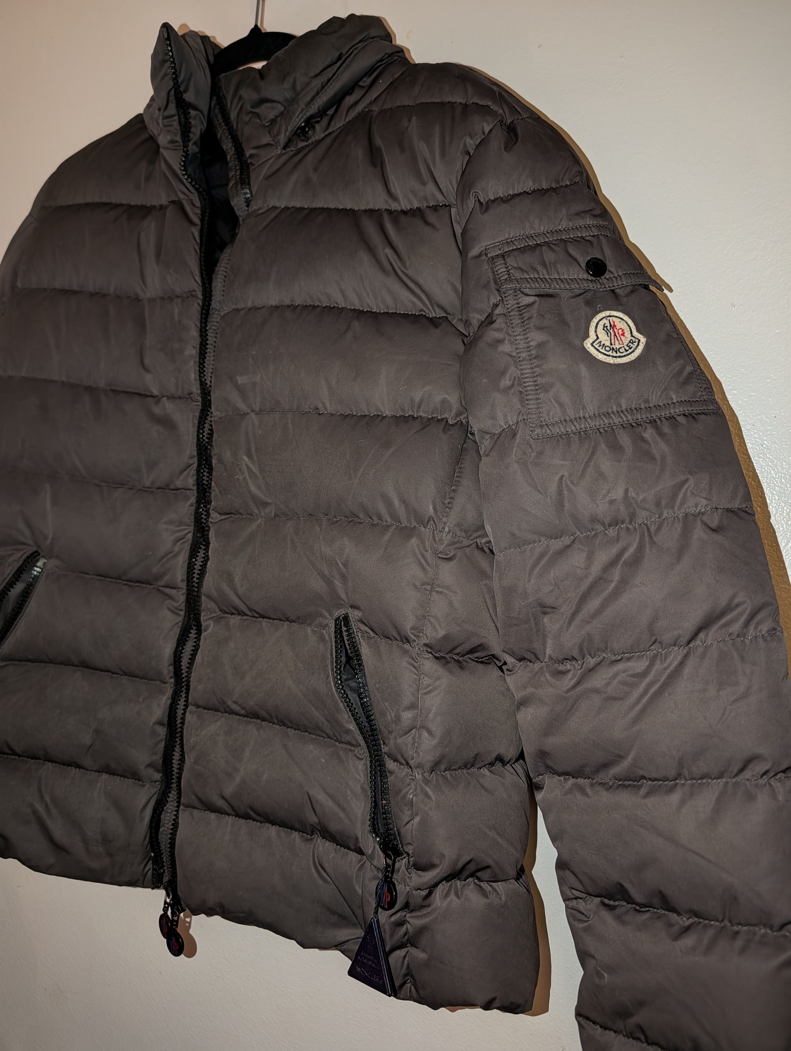 Moncler Moncler Badymat Giubbotto Down Puffer Jacket Size 4 Grey Size L / US 10 / IT 46 - 2 Thumbnail