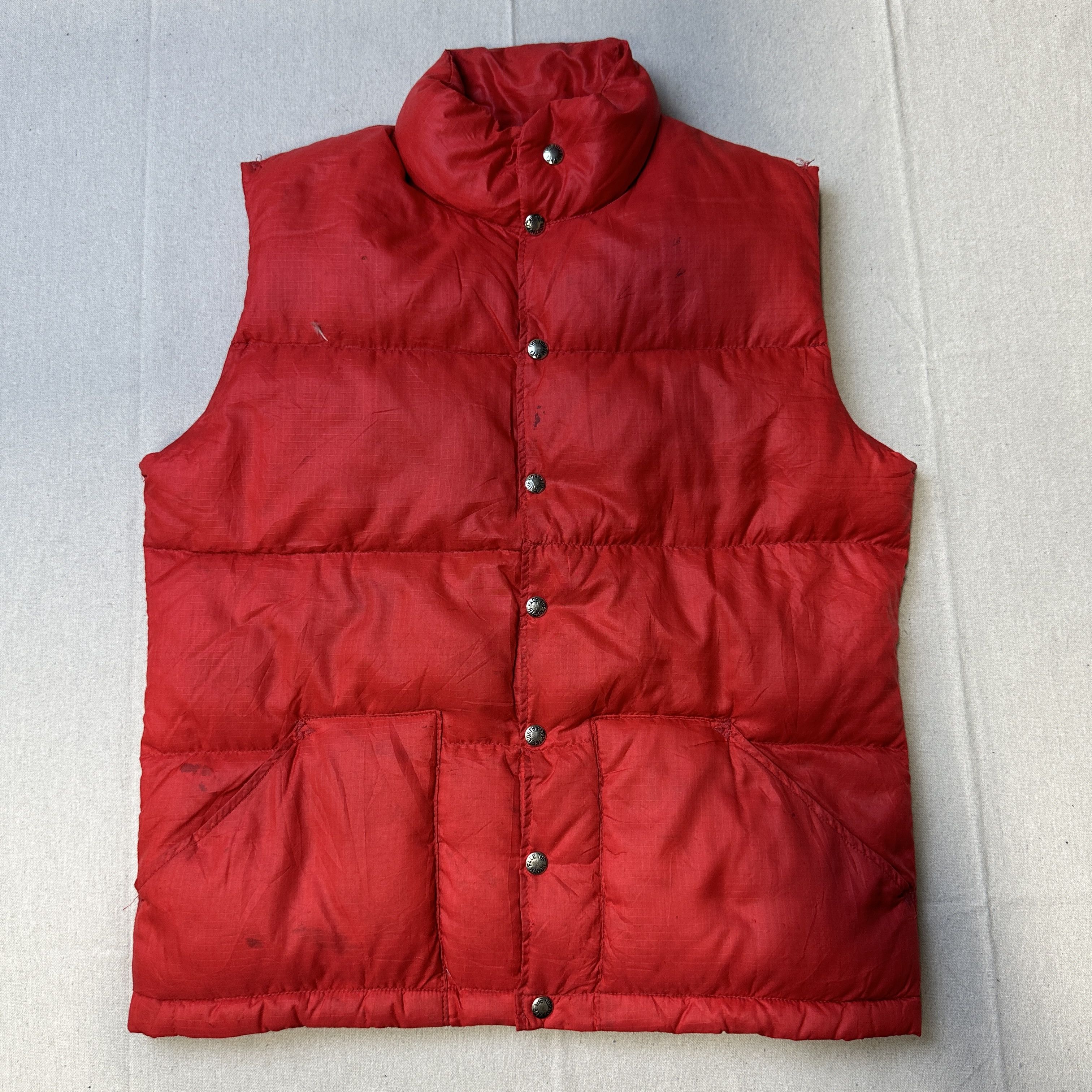 The North Face Vintage The North Face Red Puffer Vest Size M Brown Label 80s Size US M / EU 48-50 / 2 - 1 Thumbnail