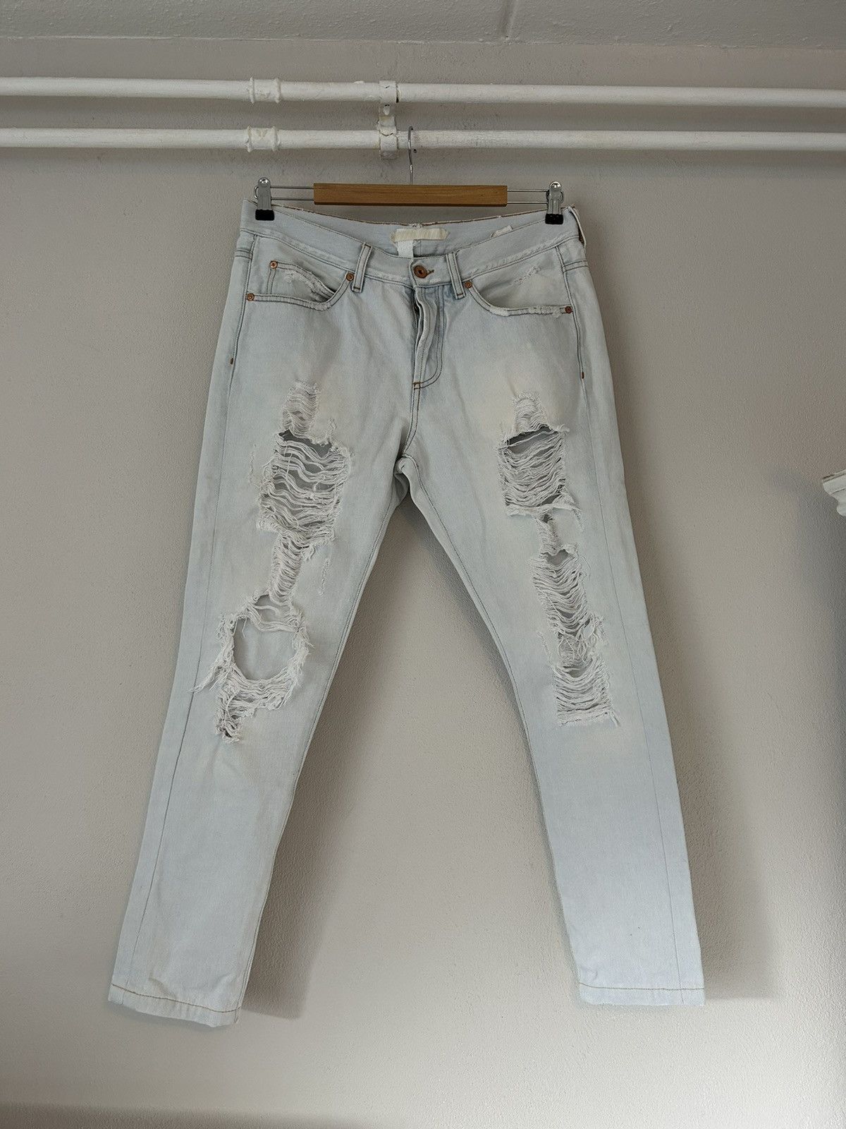 Distressed Lightwash Denim Jeans