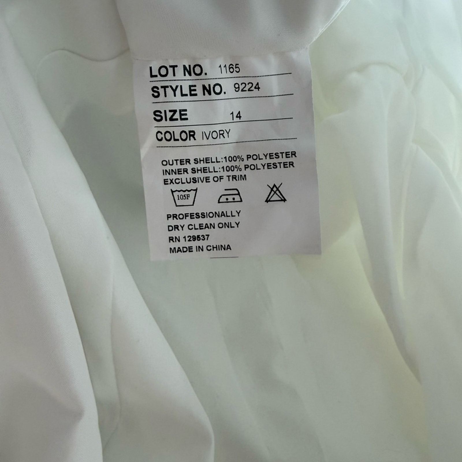 Other Stunning Liz Fields LO-VE-LA Satin Wedding Gown Size L / US 10 / IT 46 - 10 Thumbnail
