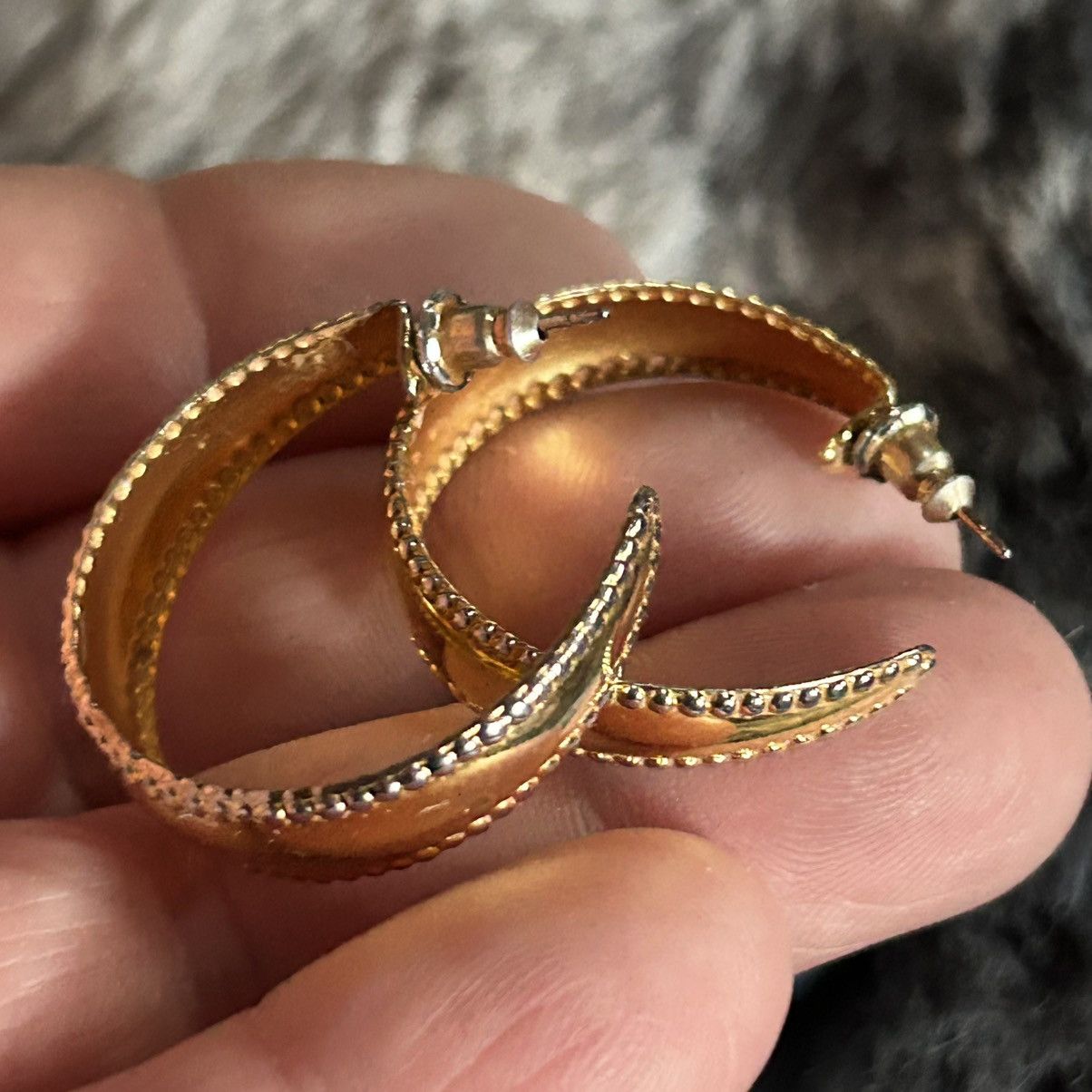 Vintage Vintage 80s gold plated mirror finish grommet hoop earrings Size ONE SIZE - 6 Thumbnail