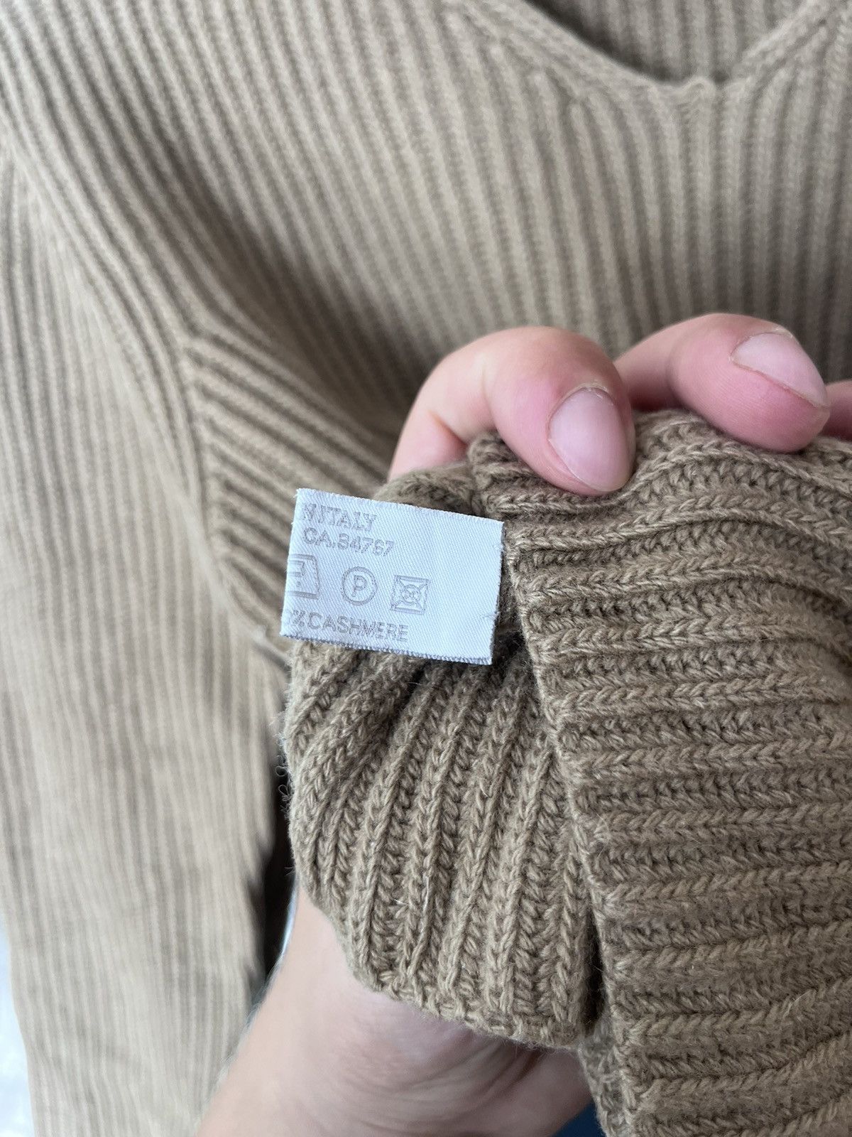 Prada Prada Virgin Wool/Cashmere V-Neck Crop Ribbed Knit Sweater Size L / US 10 / IT 46 - 7 Thumbnail