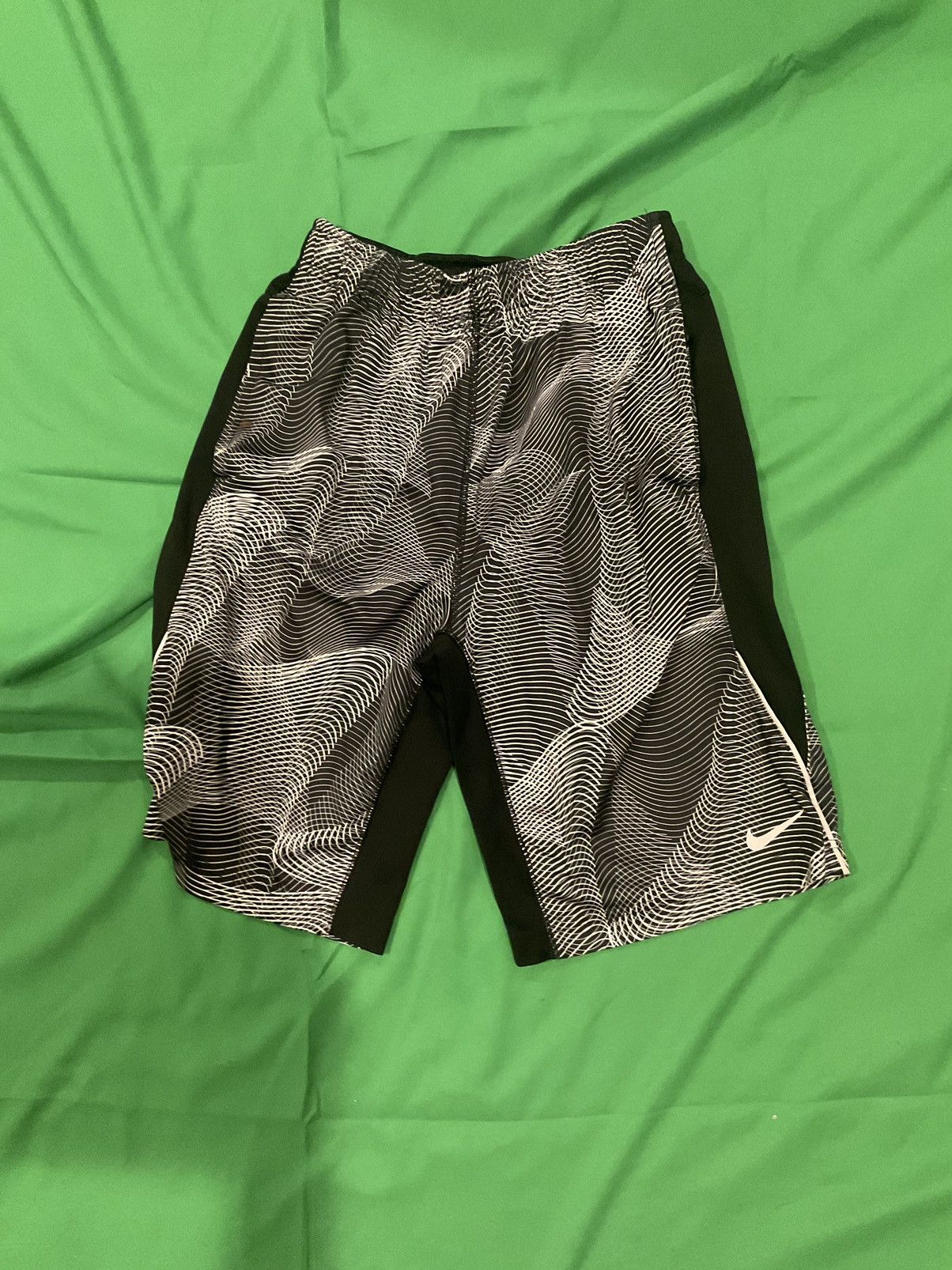 Nike × Vintage Vintage Nike grey and black shorts Size US 32 / EU 48 - 1 Thumbnail