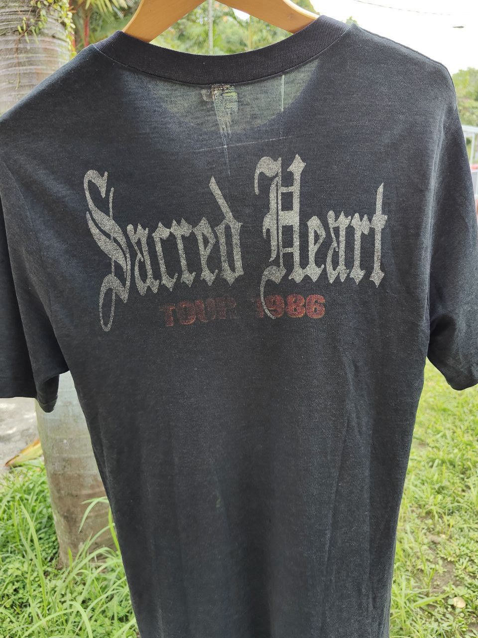 Vintage ©️1985 True Vintage Dio Band Tour distressed T Size US M / EU 48-50 / 2 - 5 Thumbnail