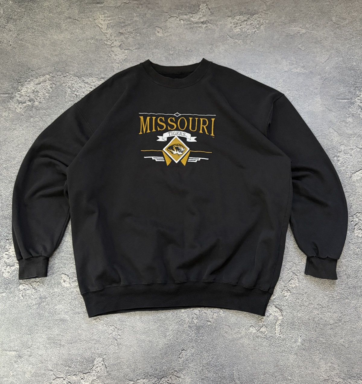 Vintage Vintage 90s Missouri Tigers Crewneck Sweatshirt USA Black XL Size US XL / EU 56 / 4 - 1 Thumbnail