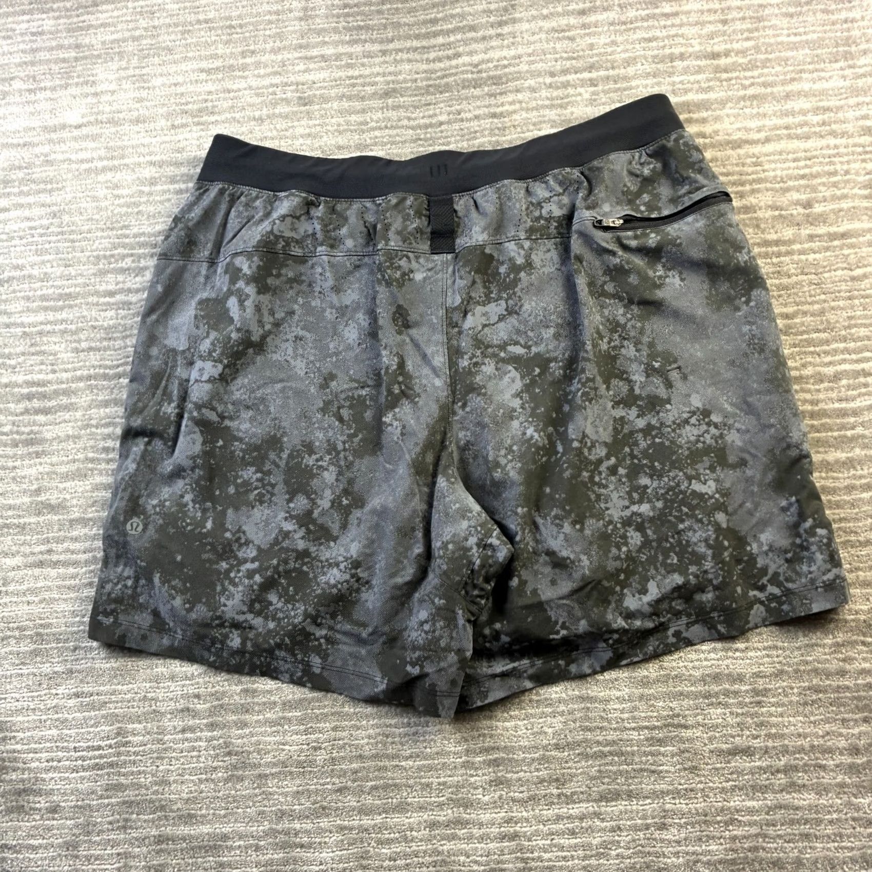 Lululemon Lululemon Shorts Mens XL Gray Camo License To Train Lined Gym Running Size US 33 - 2 Thumbnail