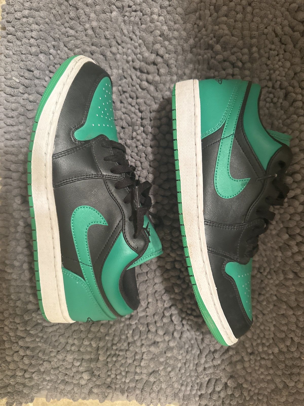 Jordan Brand × Nike Jordan 1 Low Lucky Green Size US 10.5 / EU 43-44 - 1 Thumbnail